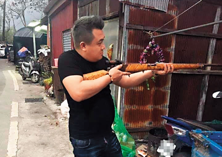 高盟傑向黃姓女粉絲借錢不還，過年期間還四處遊玩，並在臉書打卡，讓女粉絲氣得牙癢癢。（翻攝高盟傑臉書）