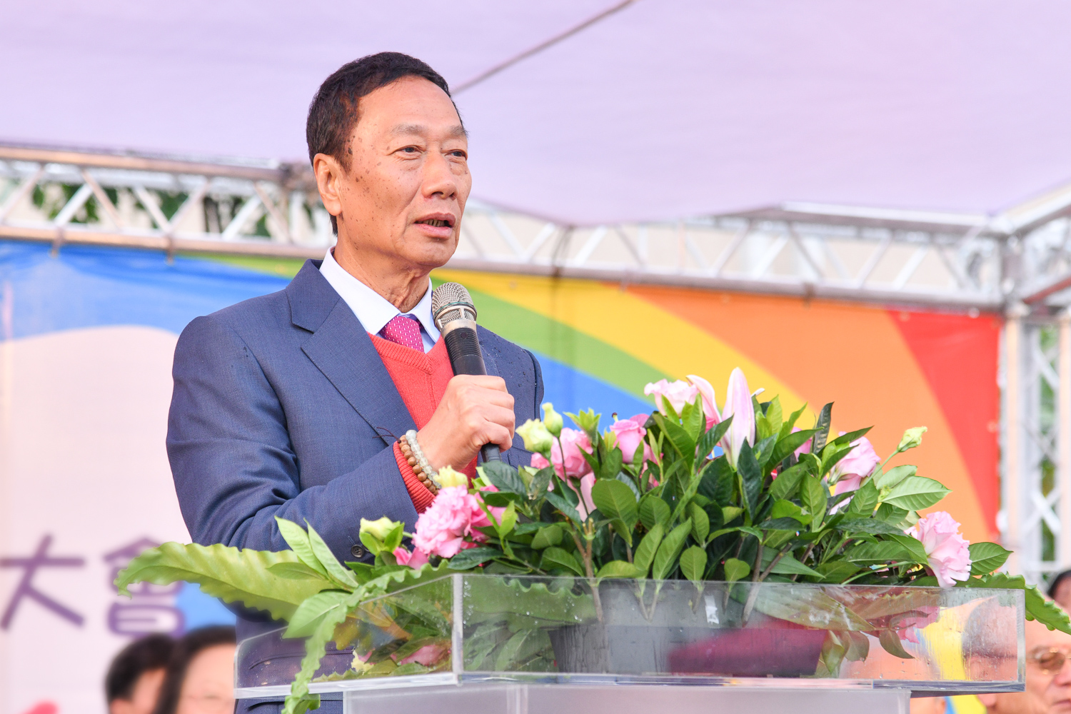 鴻海集團總裁郭台銘週末出席板橋國小120年校慶,他致詞時期許再出一個台灣首富。(鴻海永齡教育基金會提供)