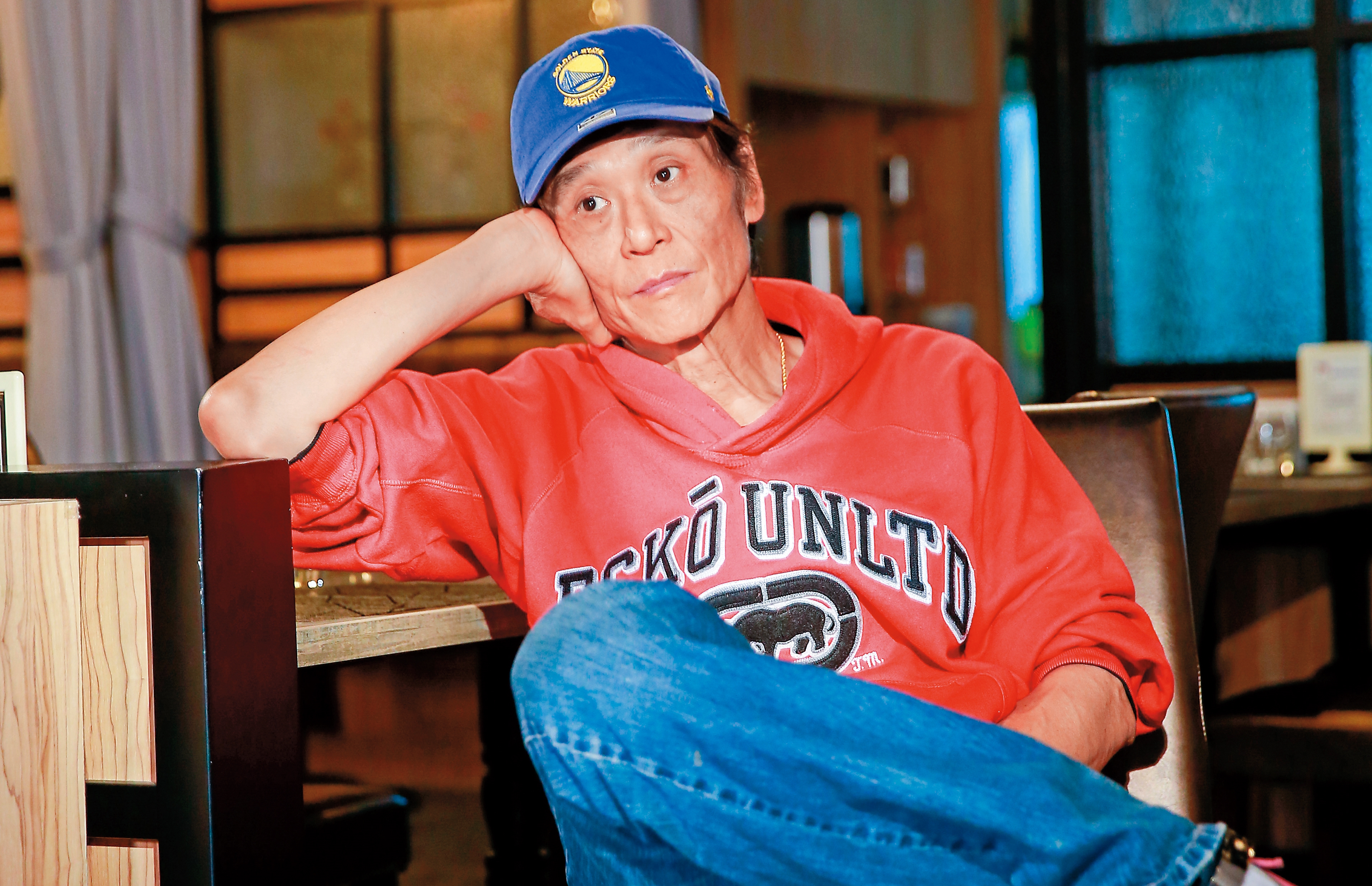 喜翔的前半生荒唐不羈，直到父親離世才痛改前非，他把照顧病父的心情放進國片《老大人》角色裡，戲如人生、子欲養而親不待的心酸每每令他淚崩。