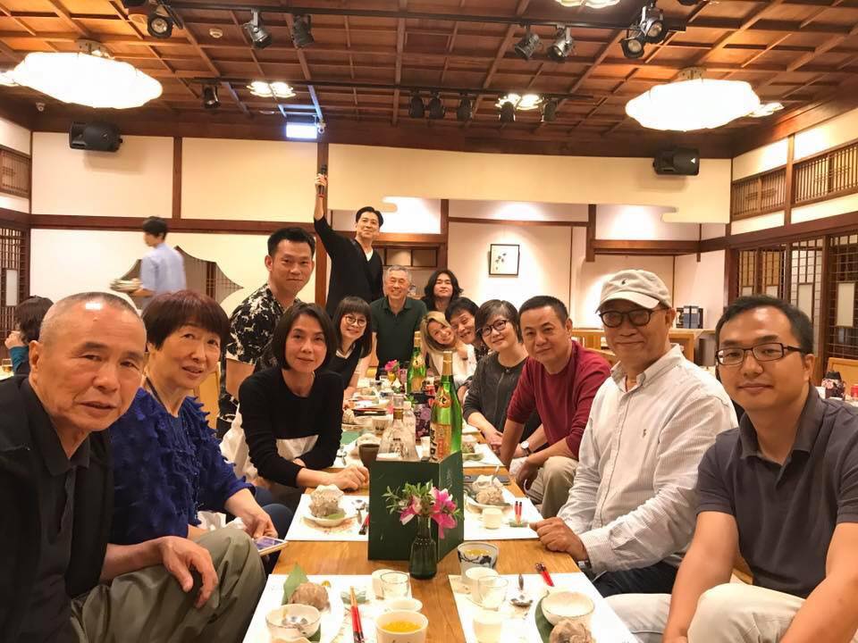 喜翔和導演侯孝賢合作了幾次,他笑說自己和侯孝賢是用武士刀相見。(翻攝自喜翔臉書)