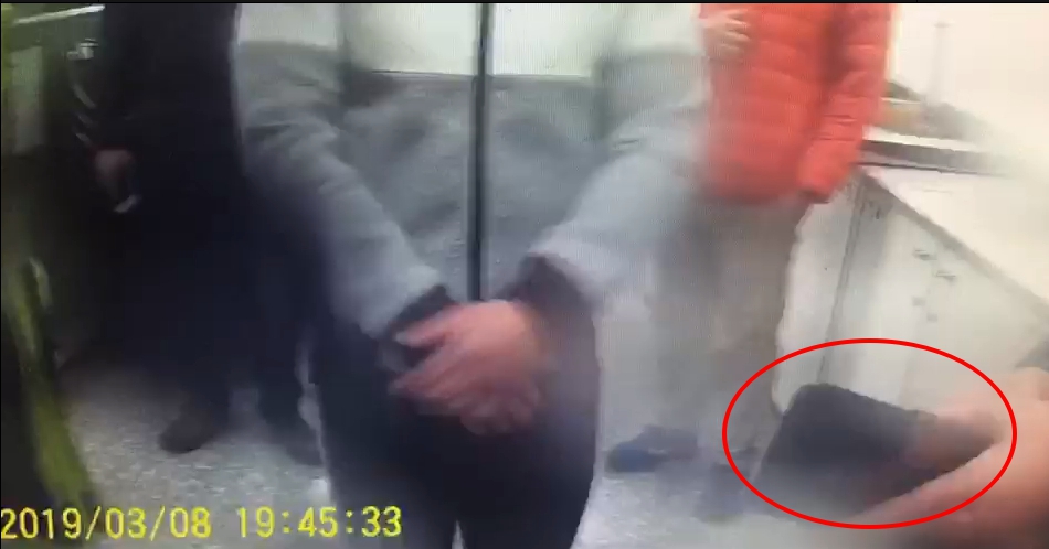 警方到場時，賴男坦承原本是這所高中畢業，得知晚間舉行舞會便潛入用手機偷拍。（警方提供）