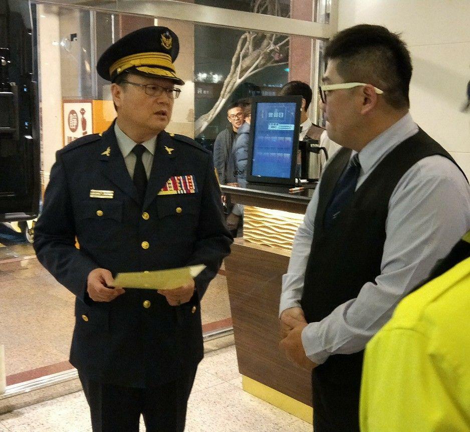 分局長親自對業者實施約制、宣導，確實防止毒品、槍擊及鬥毆等情事發生。（警方提供）
