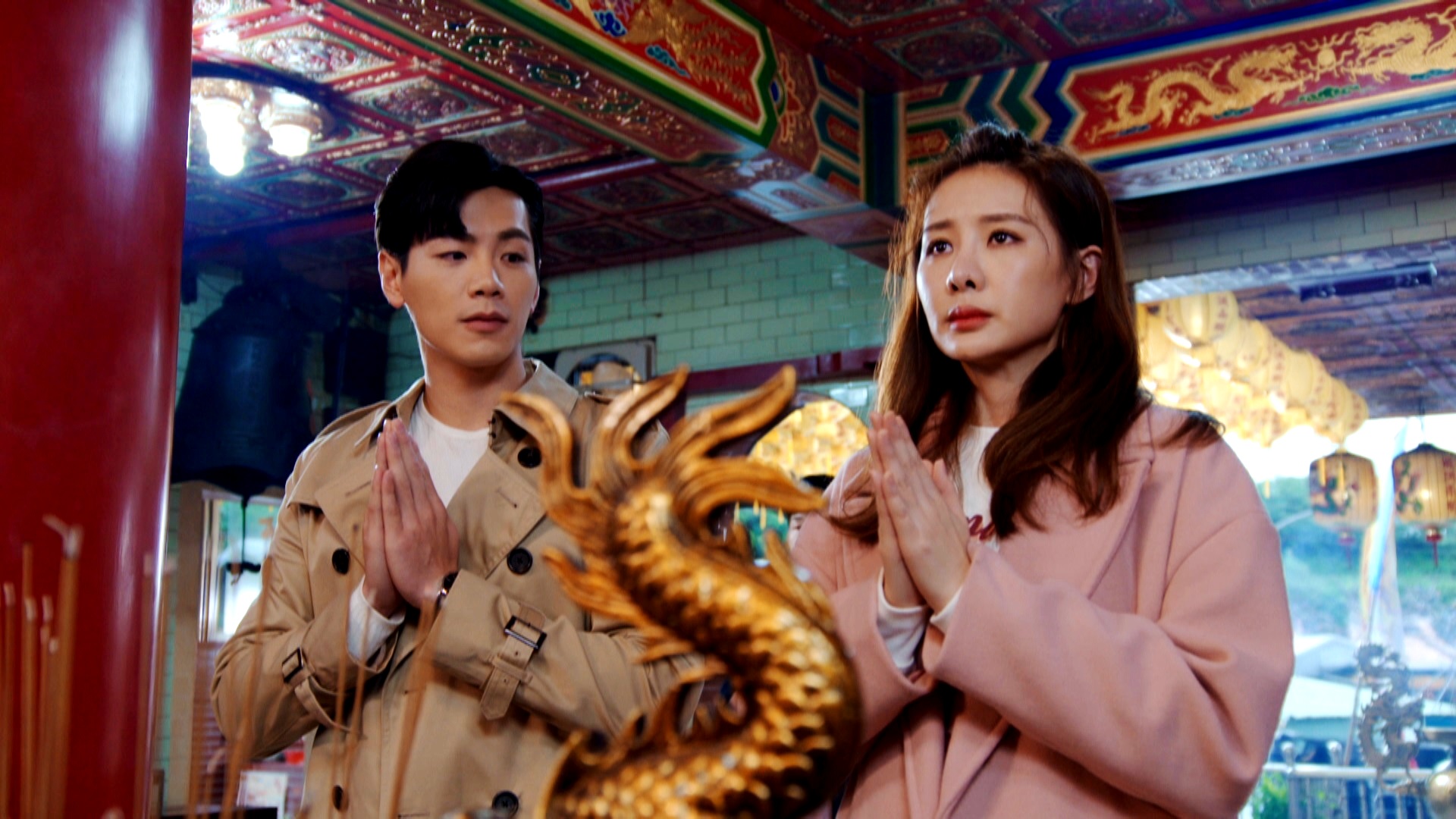 安心亞被告白以為對方中邪，帶禾浩辰去拜拜。（三立電視台提供）