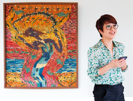 已故台大教授畢安生曾是李晏榕的法文老師，也是畫家，李晏榕的事務所牆上這幅畫作，正是畢安生過世前指名要給她的作品。