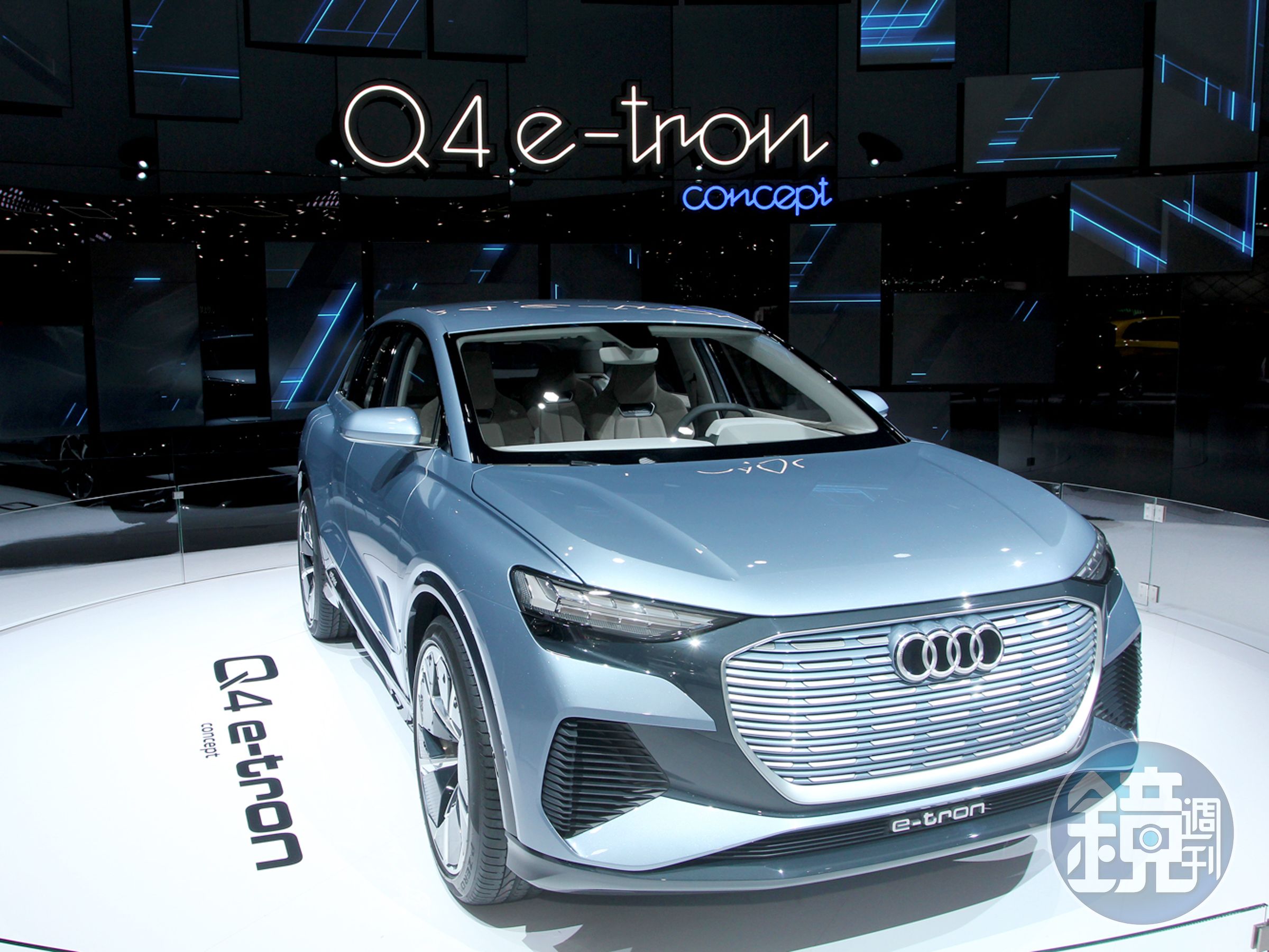 Q4 e-tron Concept外觀部分承襲了 e-tron 系列的特色，水箱護罩採用封閉式設計（因為散熱需求降低），前保桿兩側與下方的進氣口則化身為主進氣道。