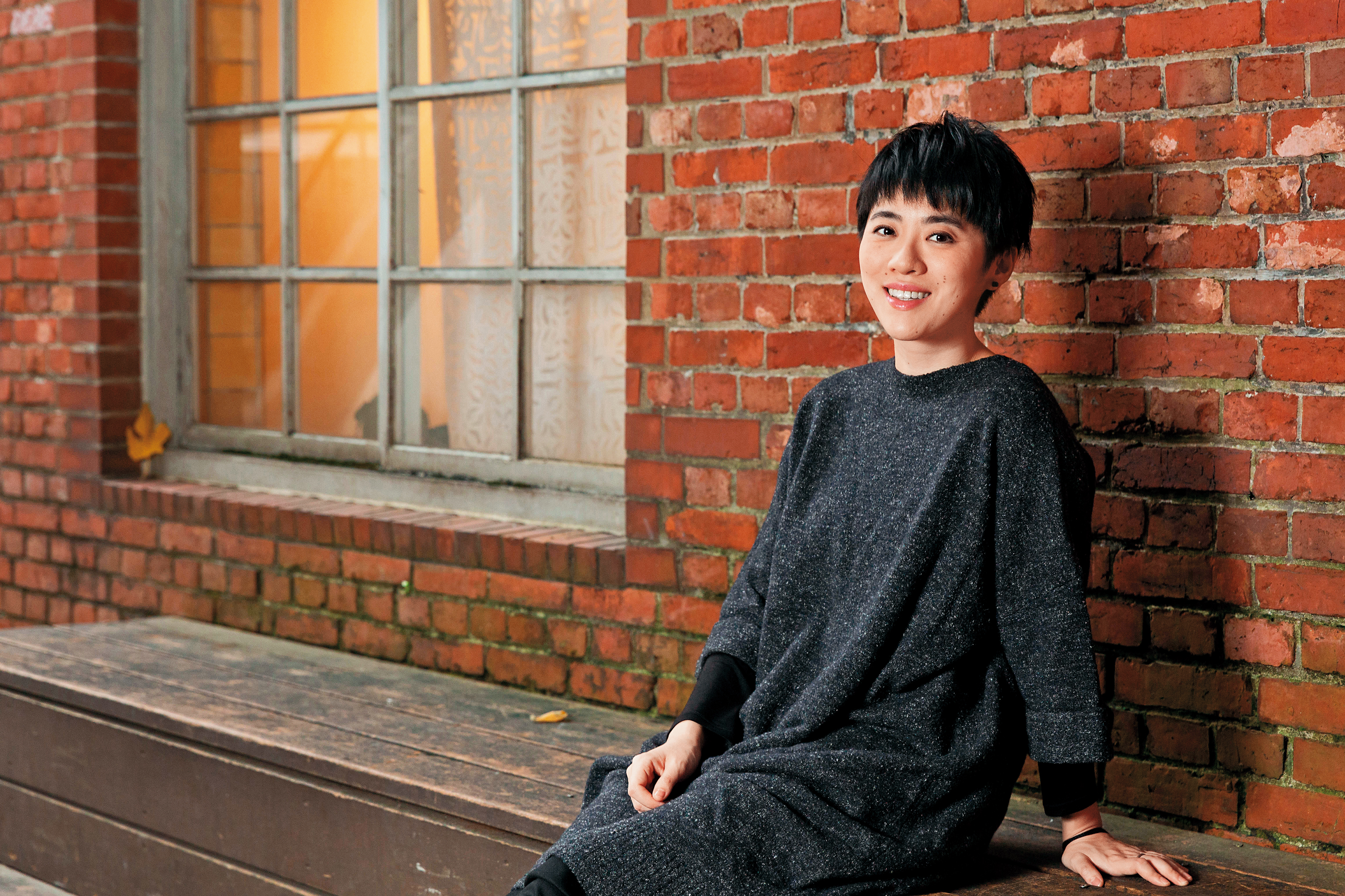 雖然被稱為「來自香港的歌手」，岑寧兒卻因為嚮往台灣的音樂環境，已經在台長住8年。