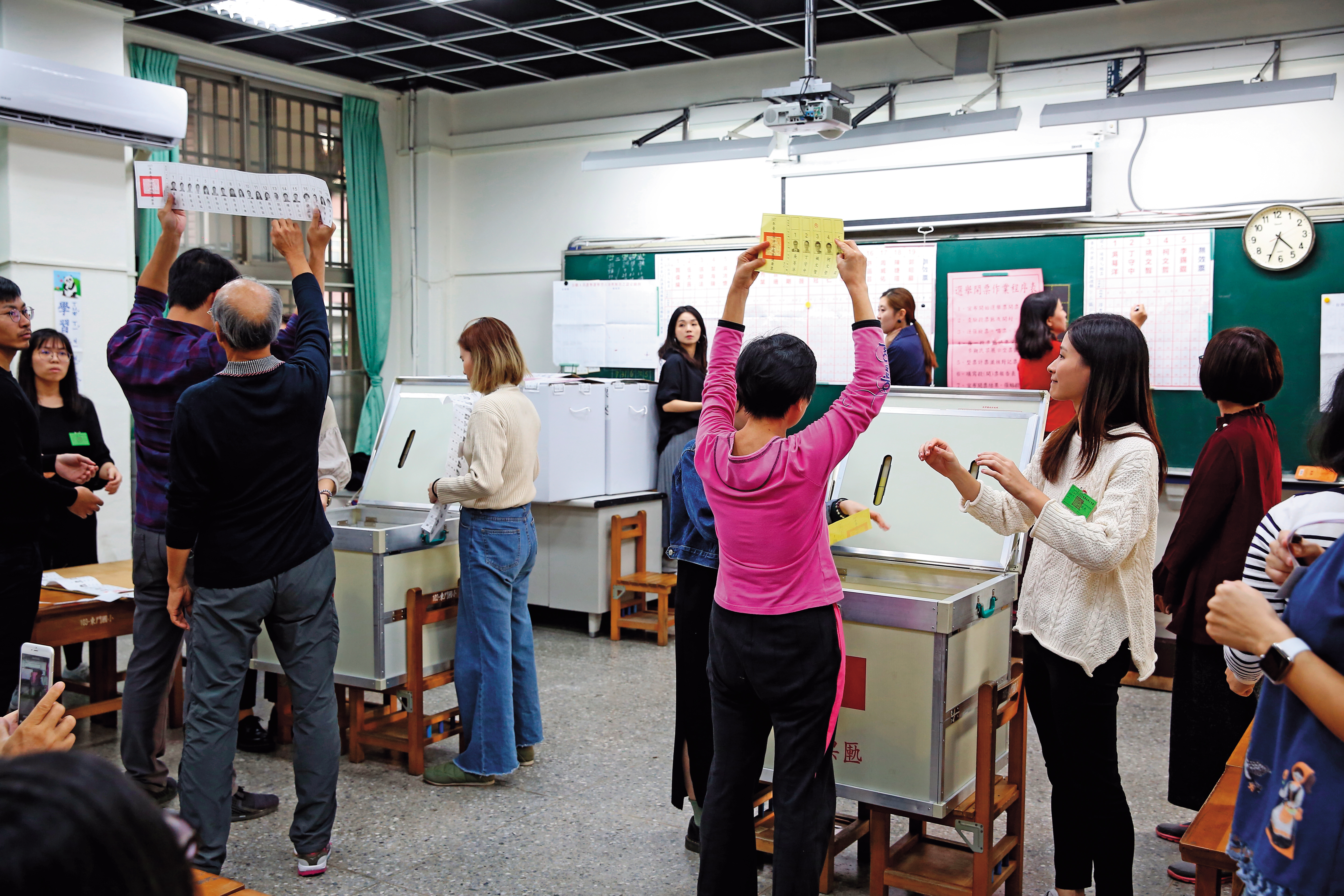 廖姓助理與小慧的議員老闆，在去年底的九合一選舉中連任失敗，黯然離開政壇。圖為開票資料畫面。