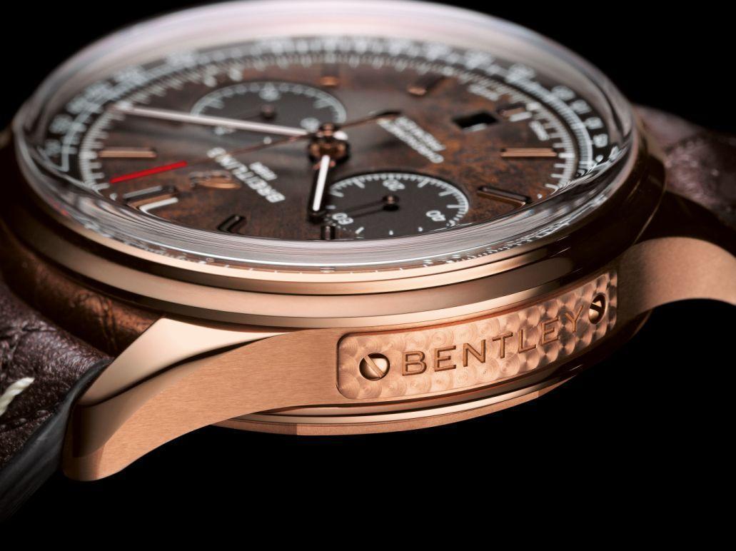 除了面盤首度採用木頭材質之外,Premier Bentley Centenary限量版還在錶殼側邊加入銘牌裝飾。