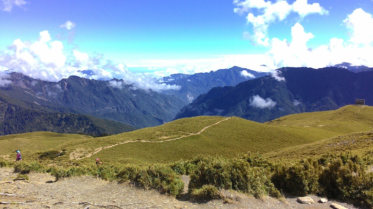 政院推6月山林解禁，希望翻轉台灣多年陳舊的登山觀念，開放山域，讓登山者有更多元選擇。