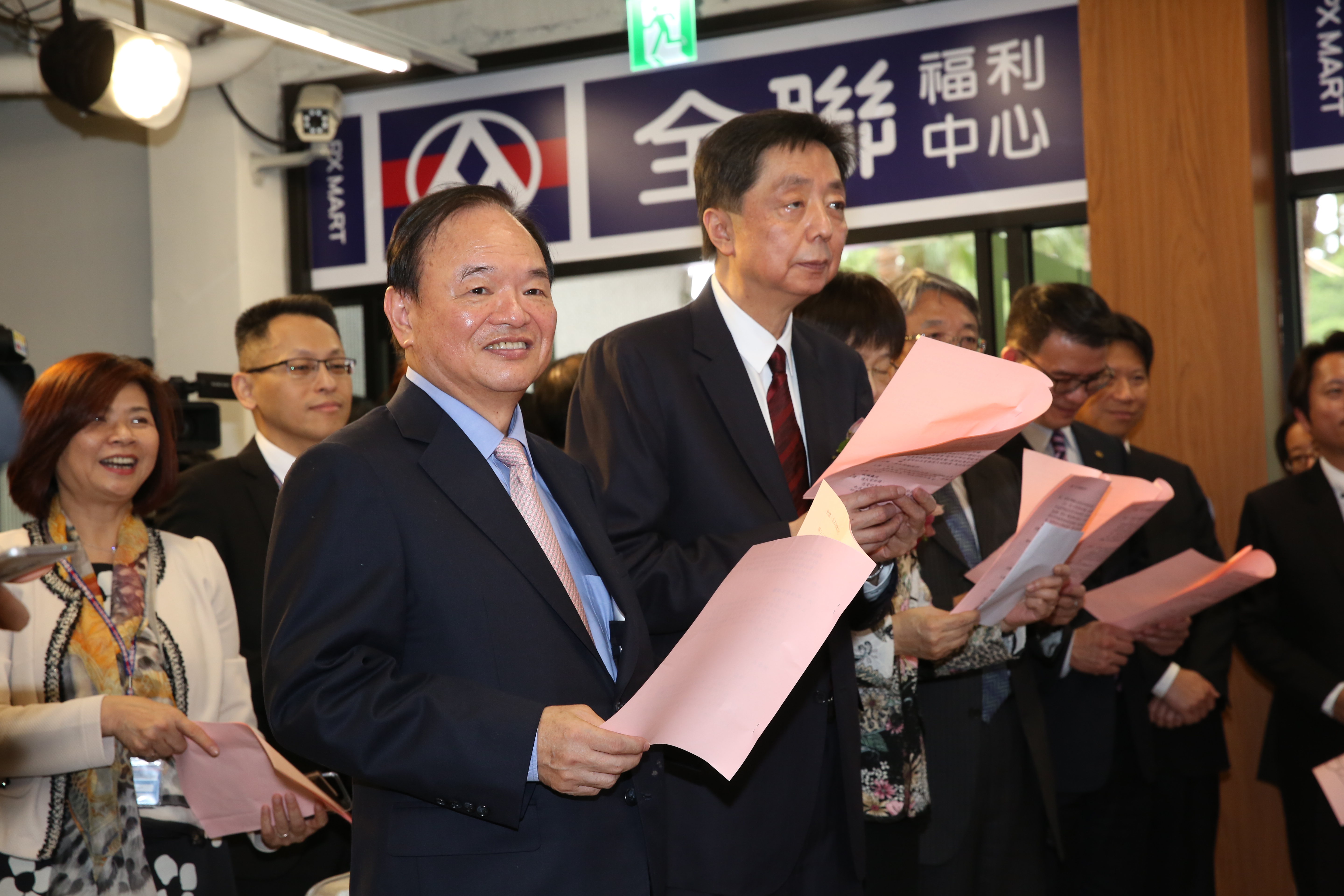 全聯去年推出藥局店中店，如今展店過程卻遭遇困難。