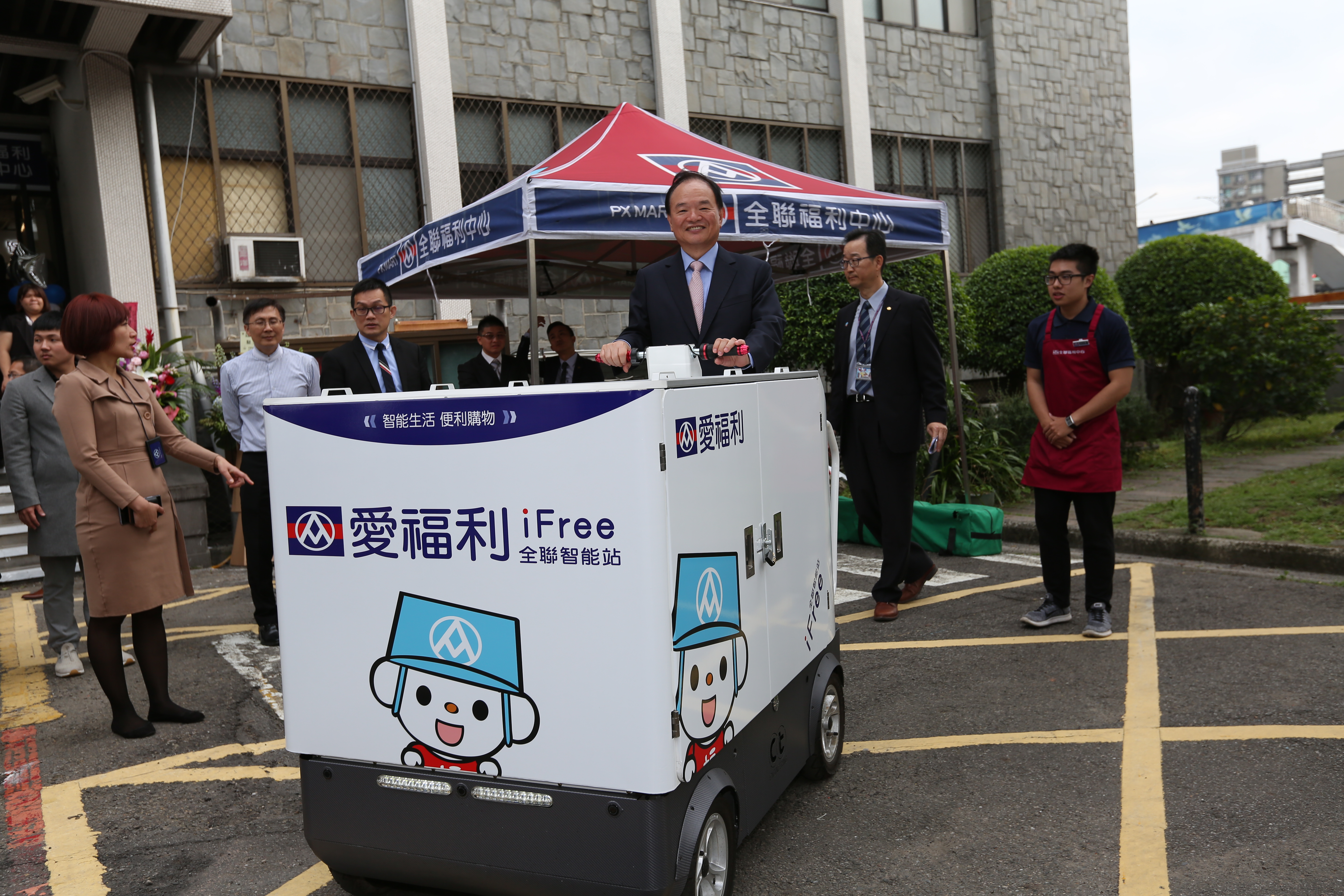 全聯在林敏雄多角化經營下，如今全聯門市近千家、年營收突破千億元。