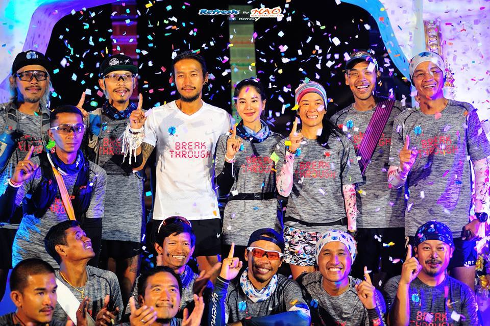 跑到終點的慶祝畫面。（kaokonlakao臉書粉絲頁）