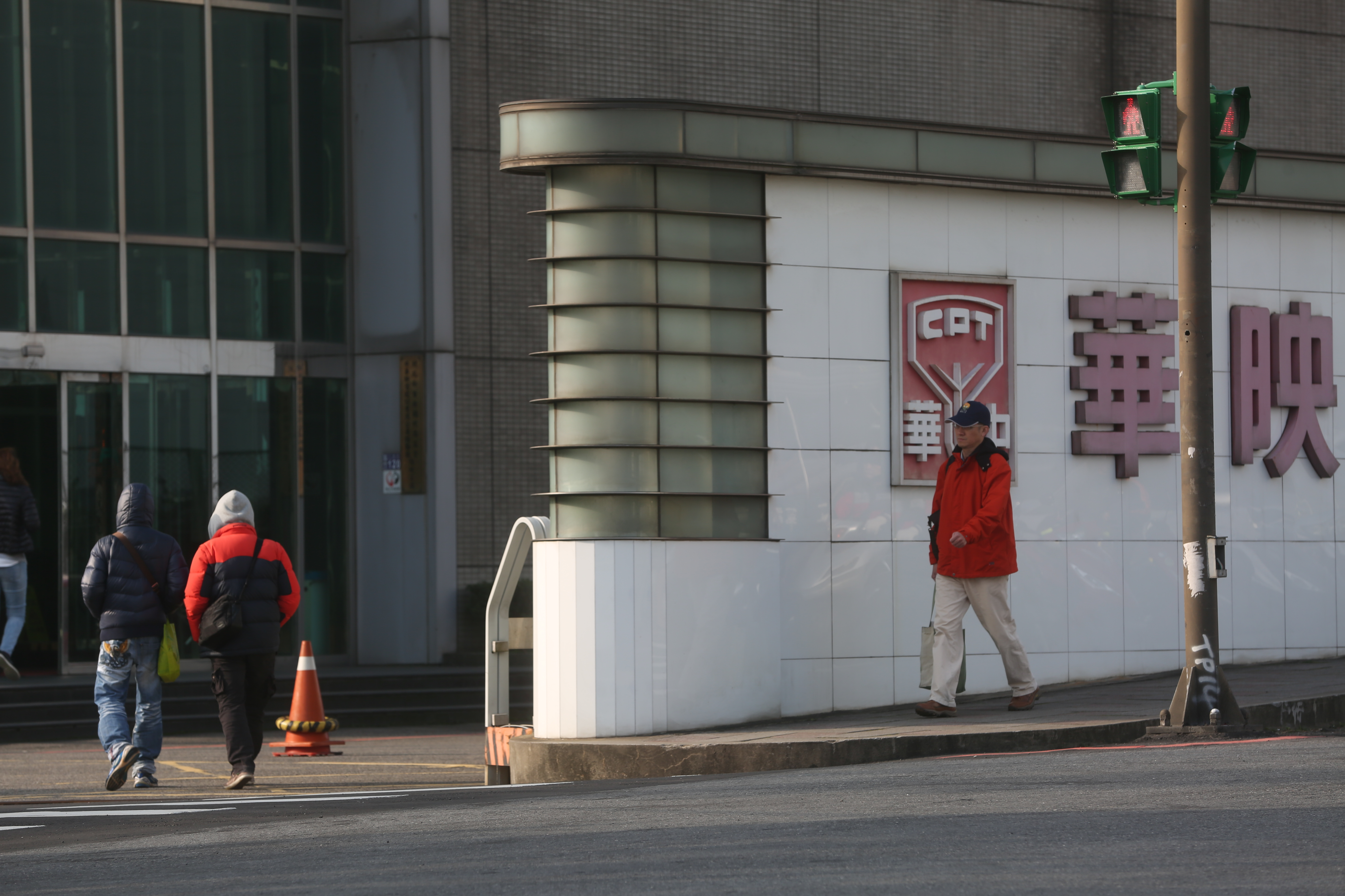 華映今天下午宣布裁撤半數員工。