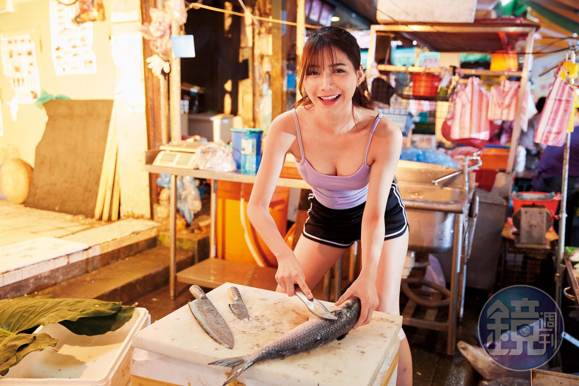 阿澎家裡是魚販，她從小就幫家裡賣魚，殺魚清理內臟都沒問題。