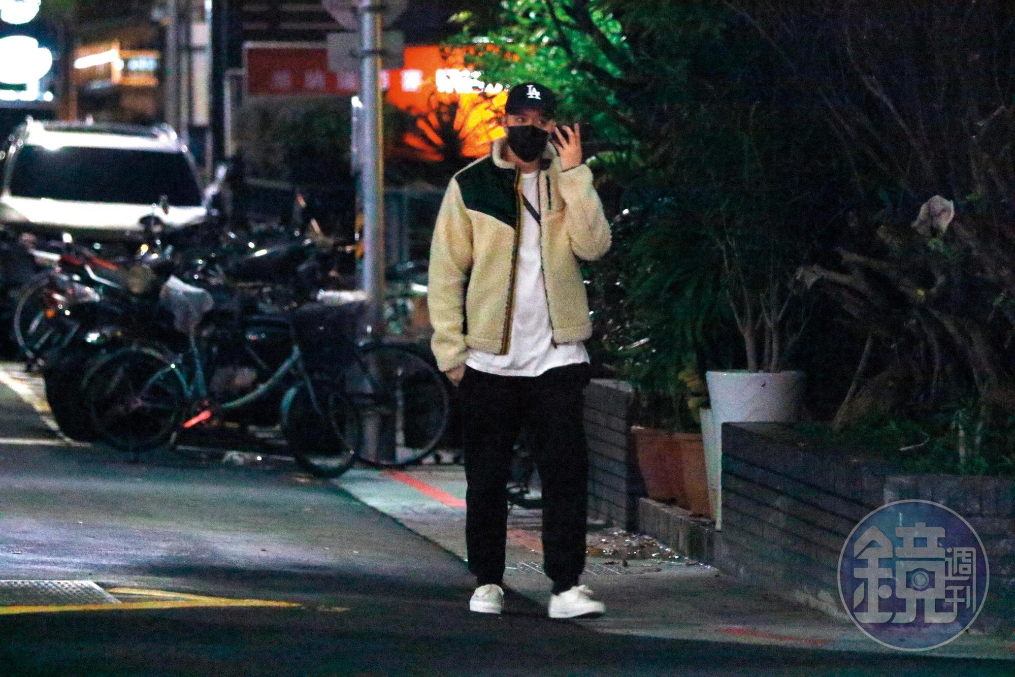 1月17日 19:34,周湯豪的夜遊行程頗多,沒有外界想像中的那麼黏媽媽。