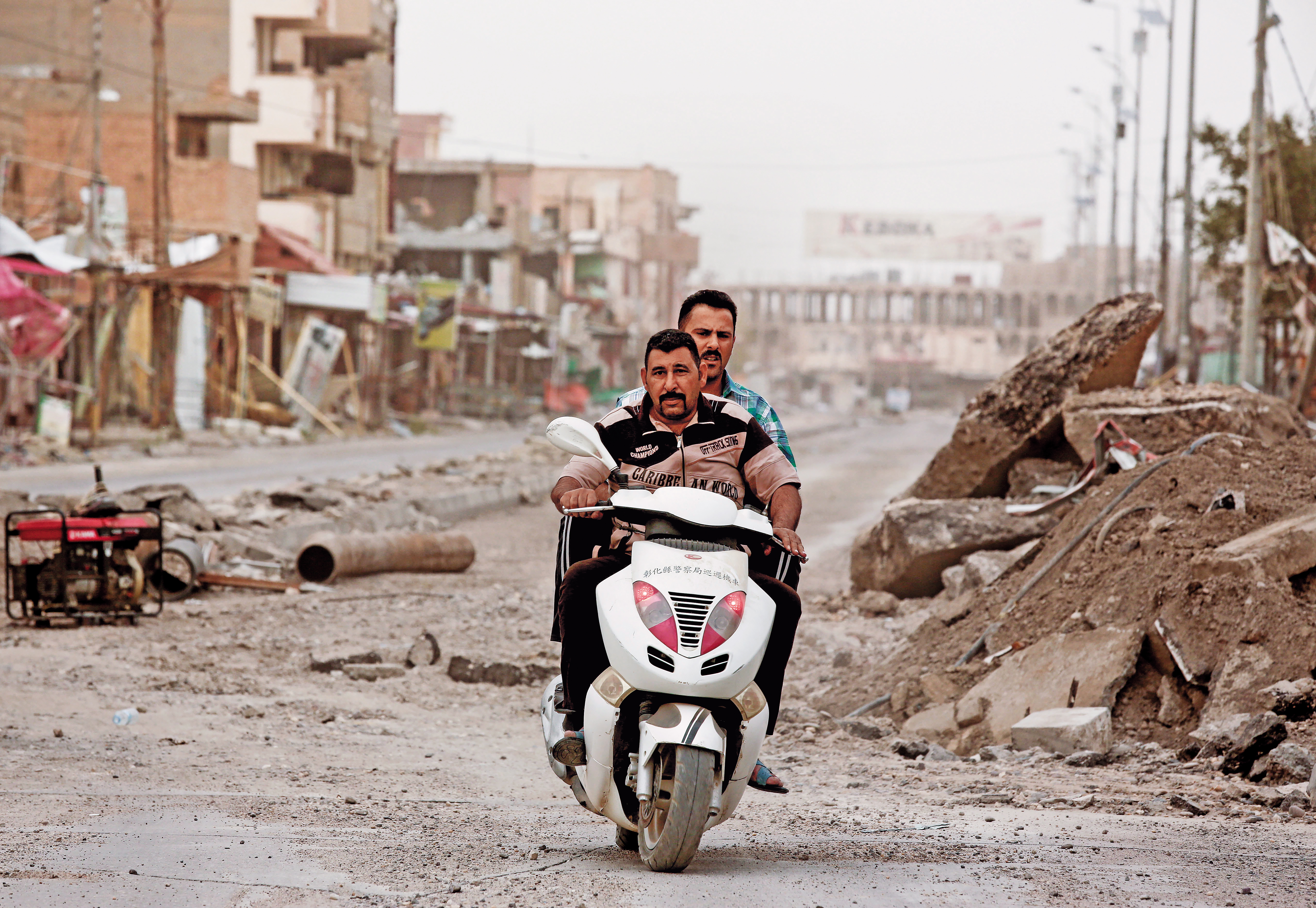 彰化縣警局報廢的警用機車，出現在伊拉克滿目瘡痍的戰區拉馬迪（Ramadi）。（東方IC）