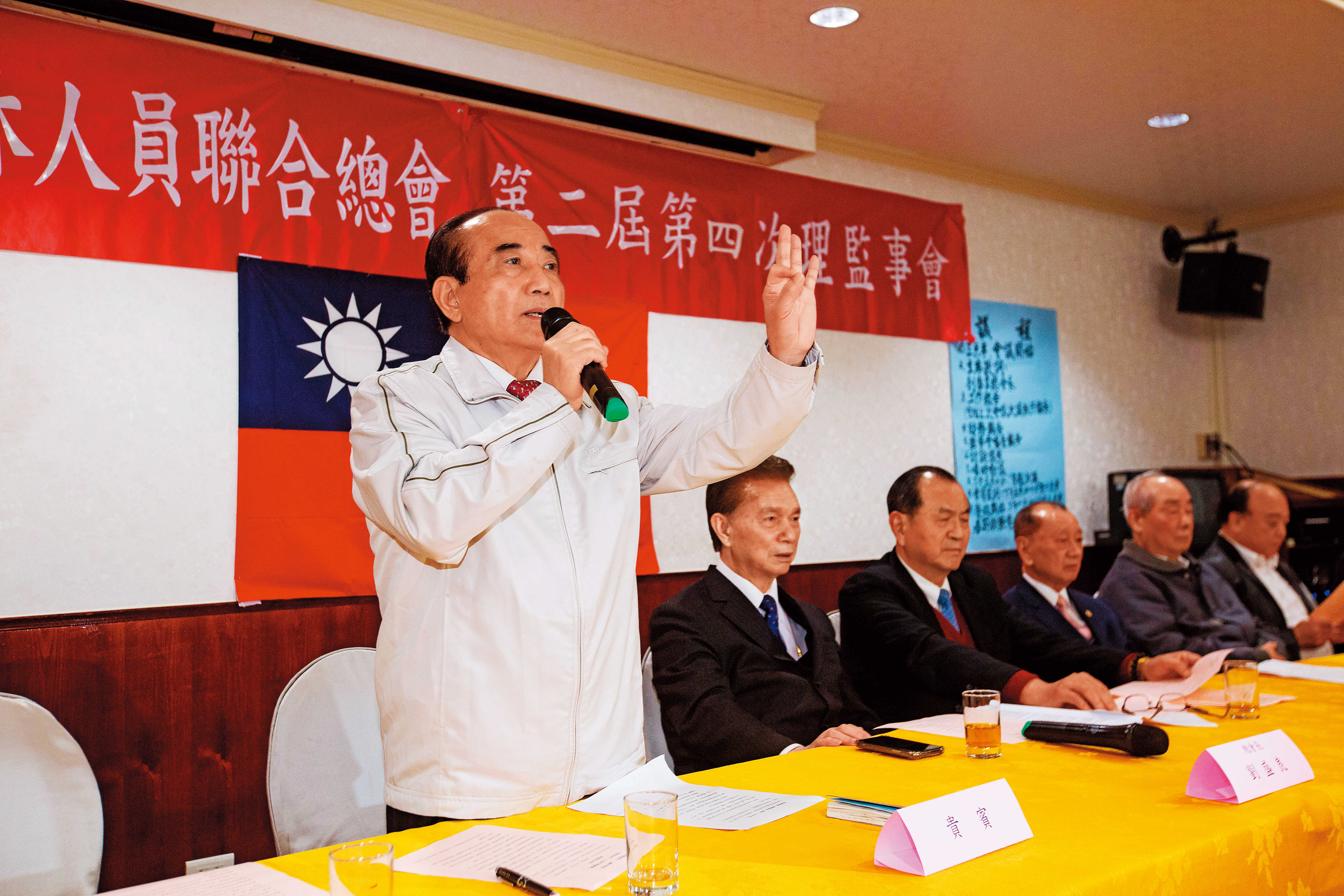 王金平8日出席全國公教軍警消聯合總會理監事會承諾,當選後一定會推動二次年改,拉攏軍公教警消意味濃厚。