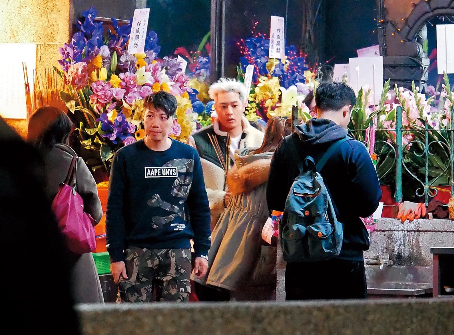 1月17日 20：36 這天周湯豪竟然來拜四面佛祈願， 洋氣的他顯然真的有事相求。