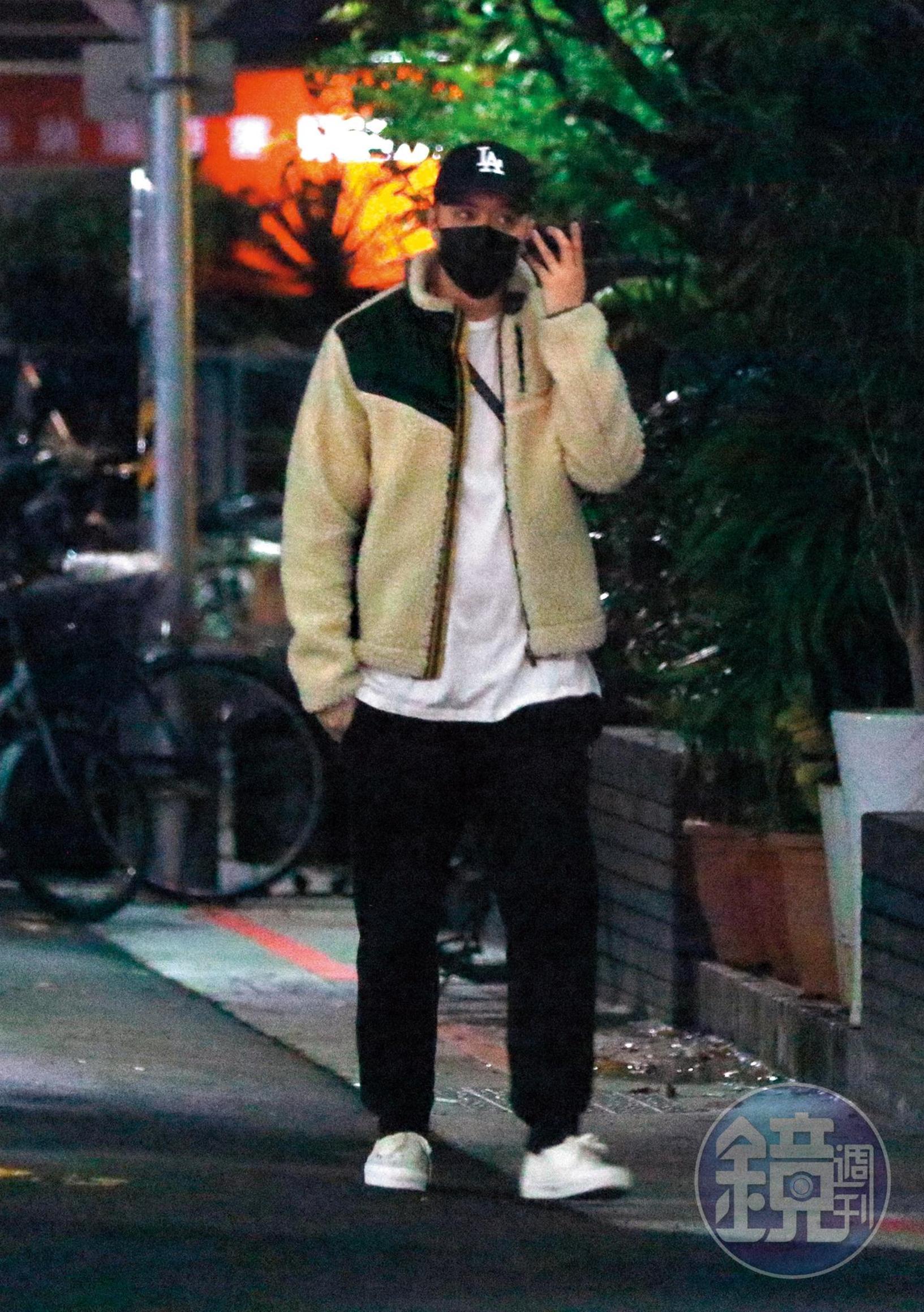 1月17日 19：34 周湯豪的夜遊行程頗多，沒有外界想像中的那麼黏媽媽。