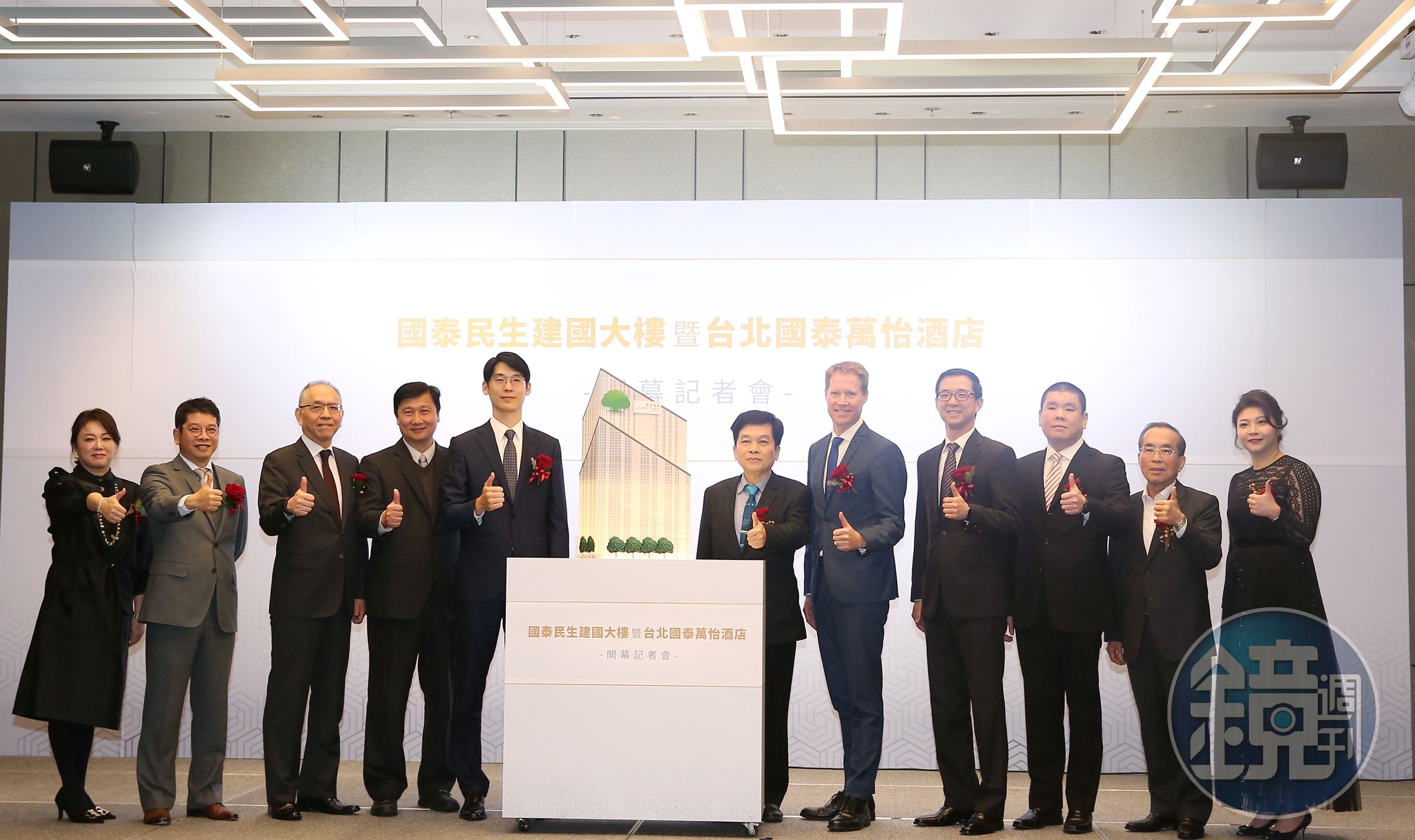 台北國泰萬怡酒店11日正式開幕，蔡家第三代4位公子也都到場站台。