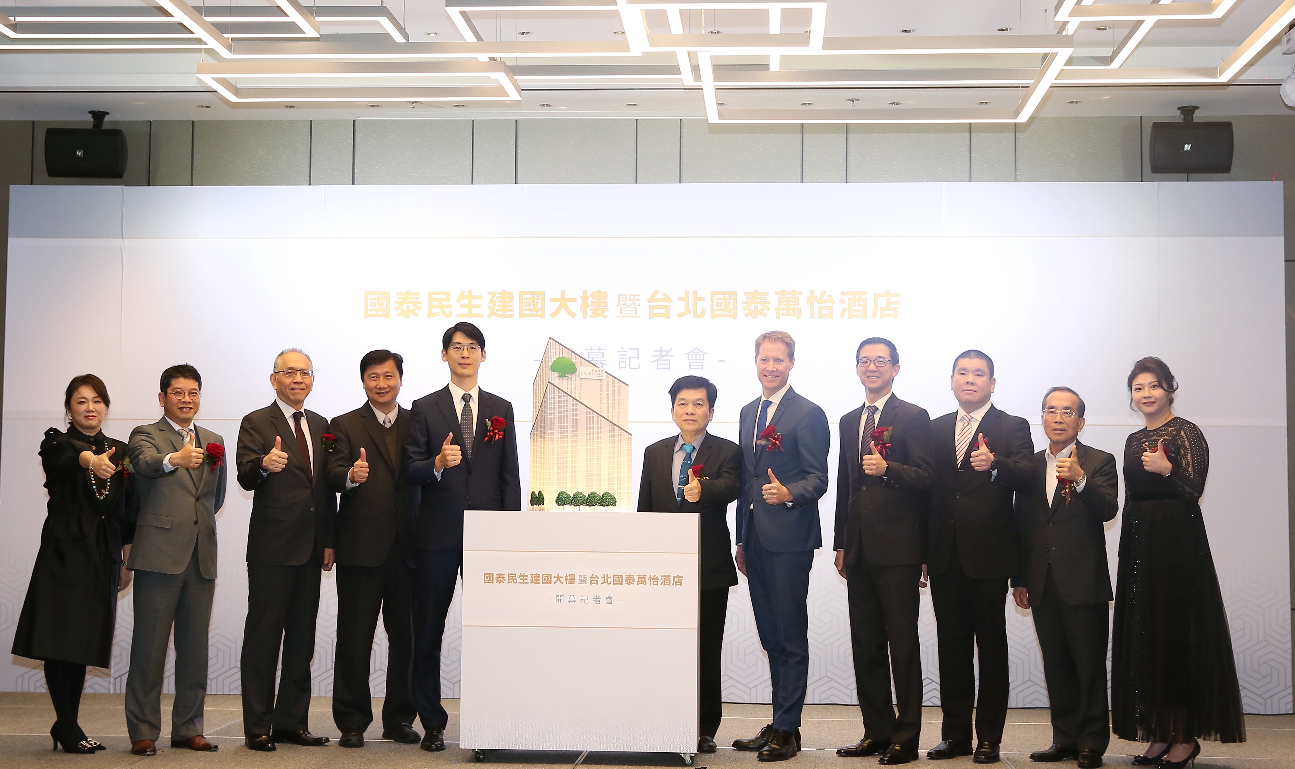 台北國泰萬怡酒店11日正式開幕，蔡家第三代4位公子也都到場站台。