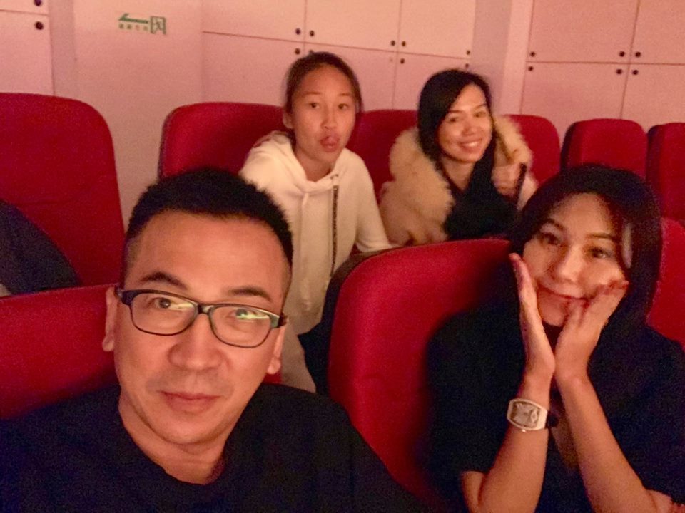 洪曉蕾、王世均曾有「驚世夫妻」之稱，離婚後反而顯得平靜。（翻攝自王世均臉書）