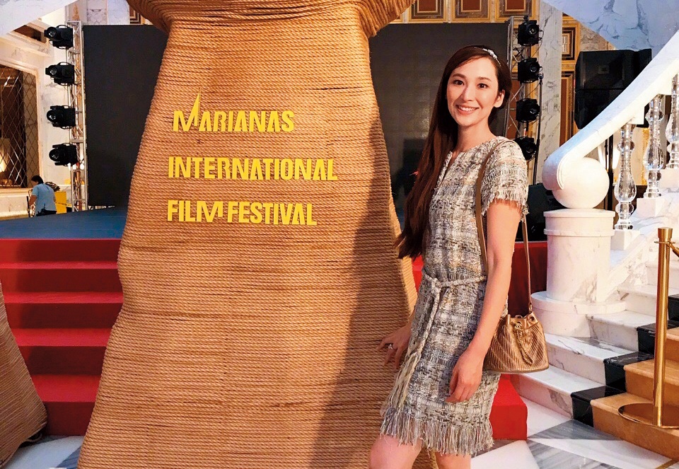 吳佩慈孩子都生了3個，雖還沒能嫁進男友紀曉波家，但紀母已經送了她一顆要價1億元的大鑽戒，紀曉波送的定情戒也價值2700萬元。（翻攝自吳佩慈微博）