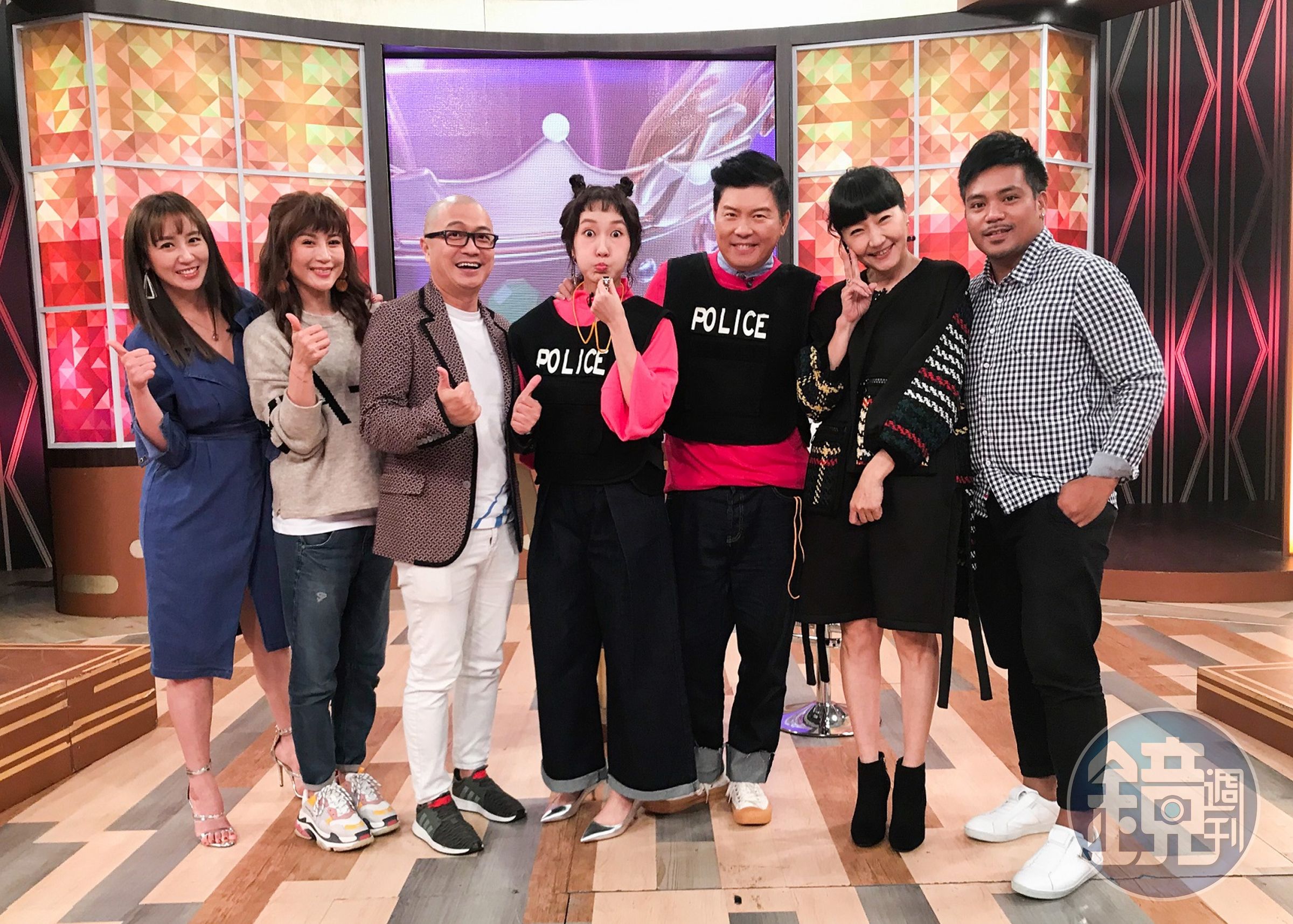 撒基努、鄭仲茵、蔡允潔等人上衛視中文台《一袋女王》，分享曾經與波麗士大人接觸發生的驚奇事件。（衛視提供）