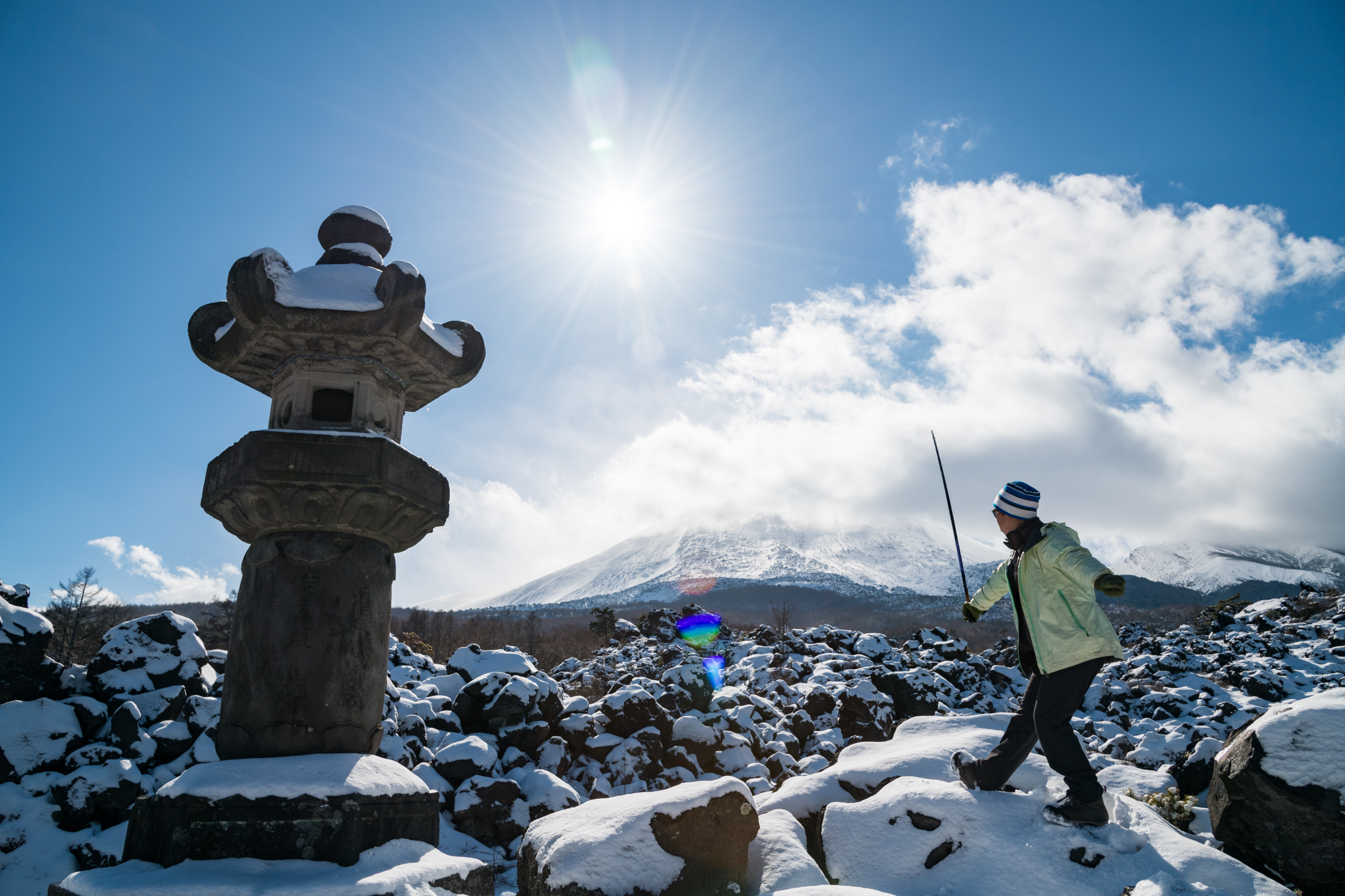 壯觀的鬼押出園，大小火山石林立。