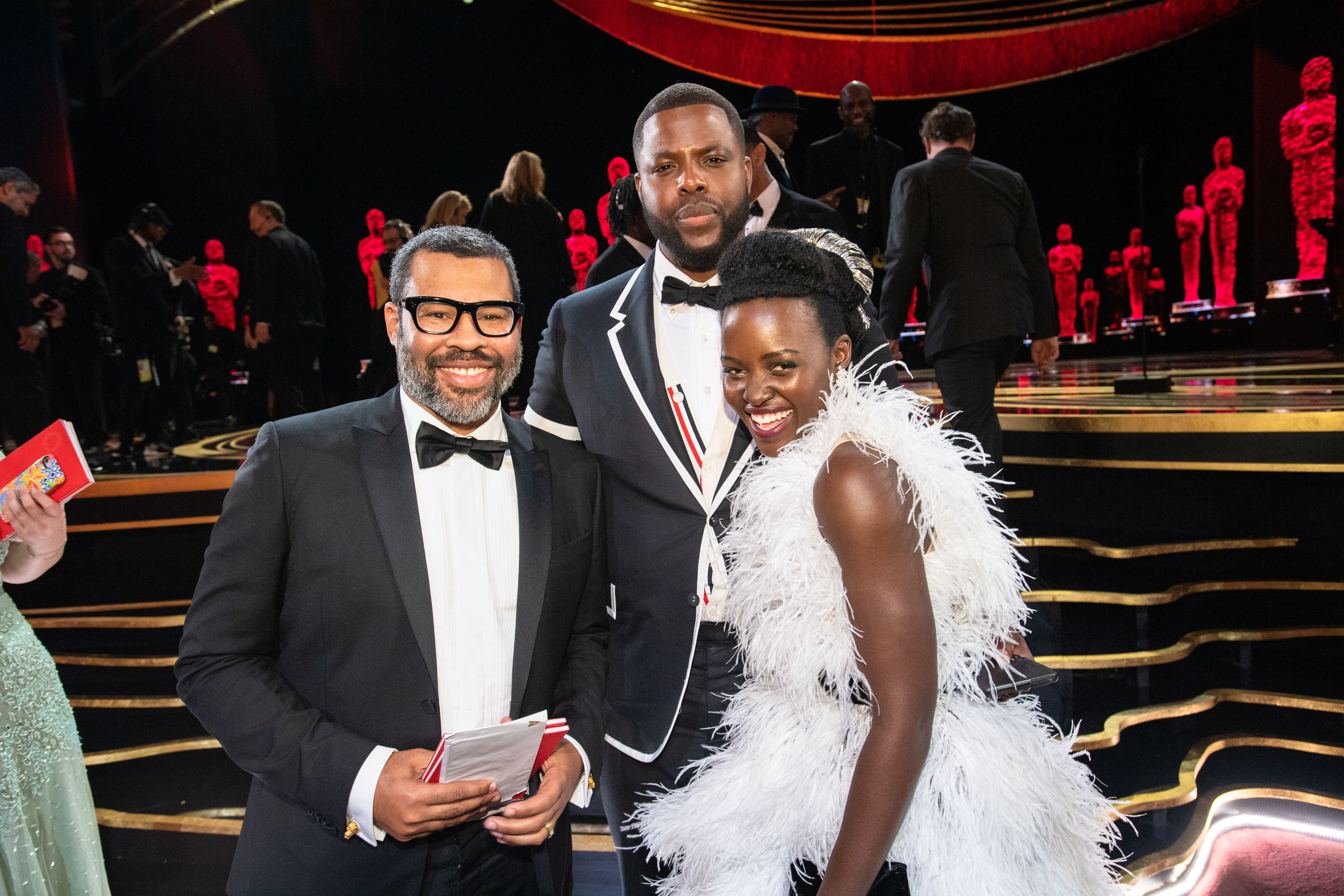 《我們》導演喬登皮爾（左起）、溫斯頓杜克、露琵塔尼詠歐，出席今年的奧斯卡頒獎典禮。（東方IC）