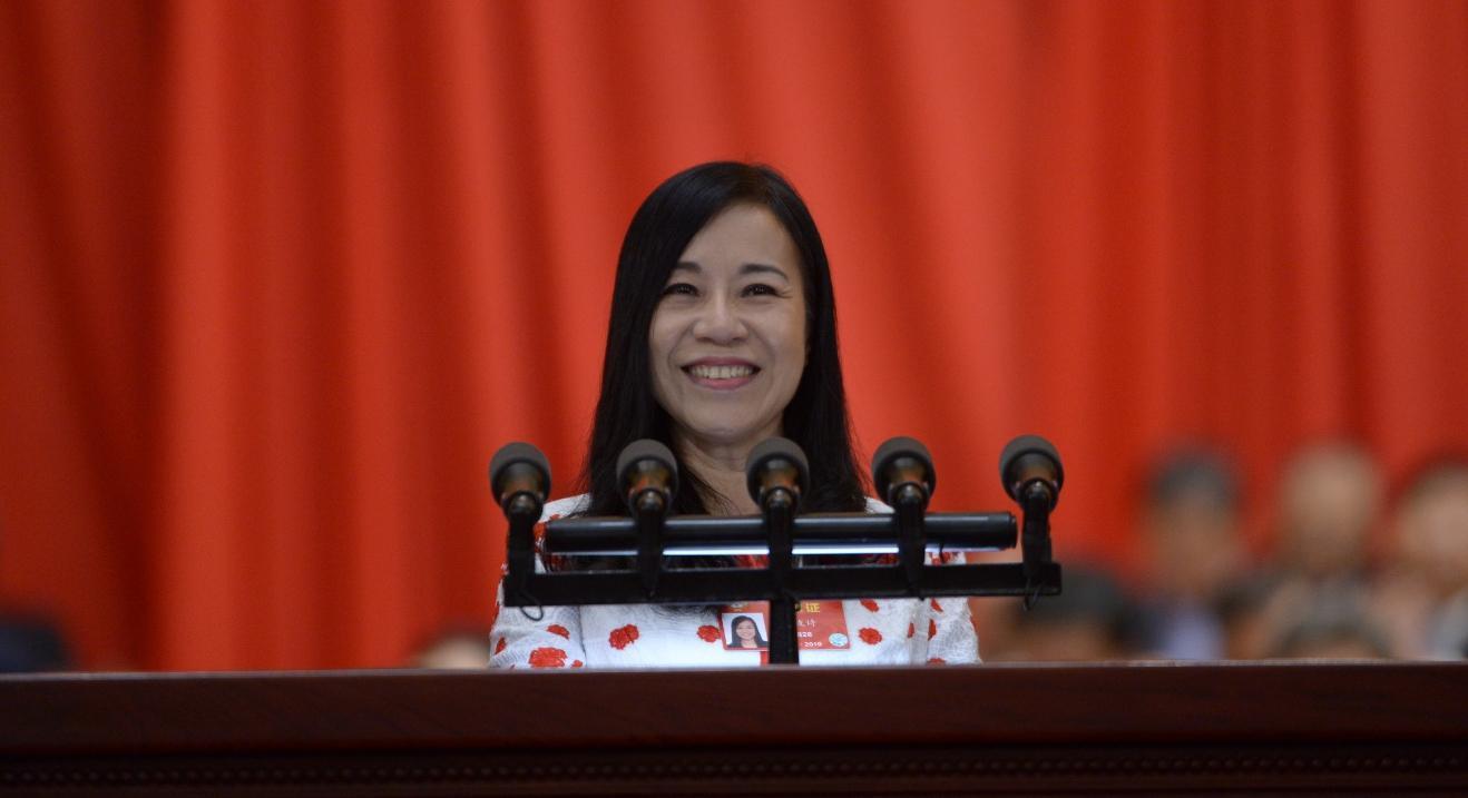 全國政協委員凌友詩在全國政協會議上發表演說，強調期待兩岸統一之日的到來。（東方IC）