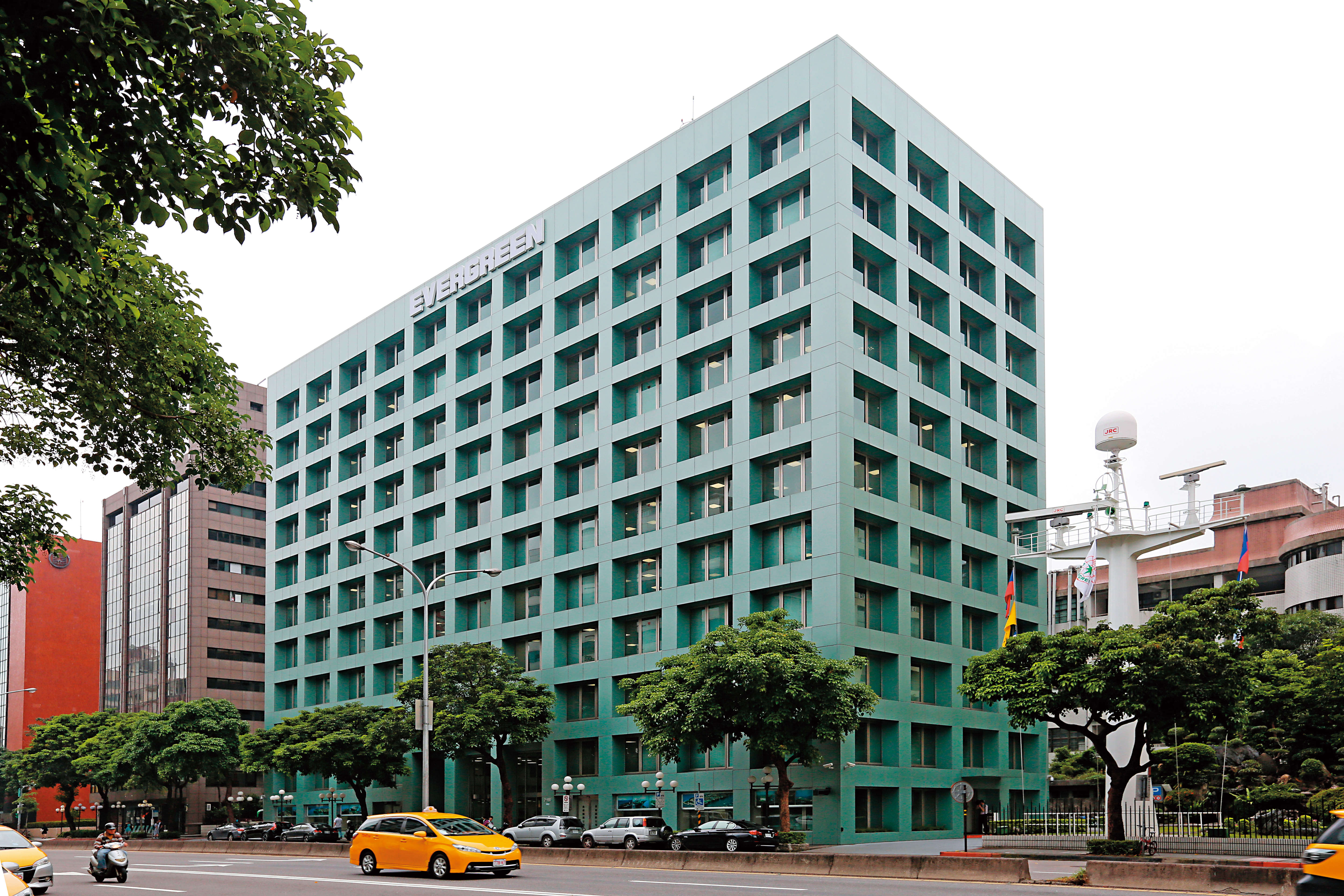長榮集團大房遭二房檢舉內線交易　台北地檢署發動搜索
