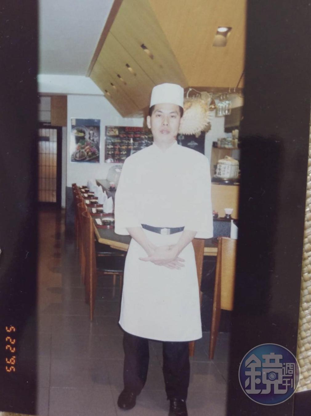1995年，王火東在母親的資助下創立東丸壽司。（王火東提供）
