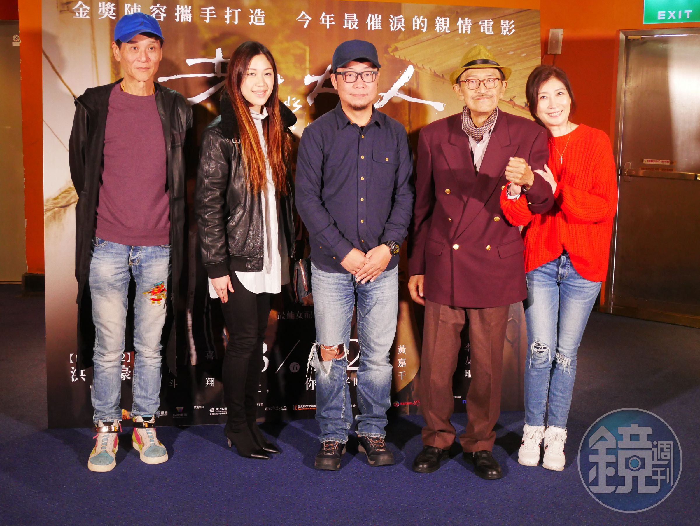 導演洪伯豪（中）率領演員喜翔（左起）、李友珊、小戽斗（右二）黃嘉千等人赴戲院與觀眾打招呼，並與媒體暢談拍片點滴。