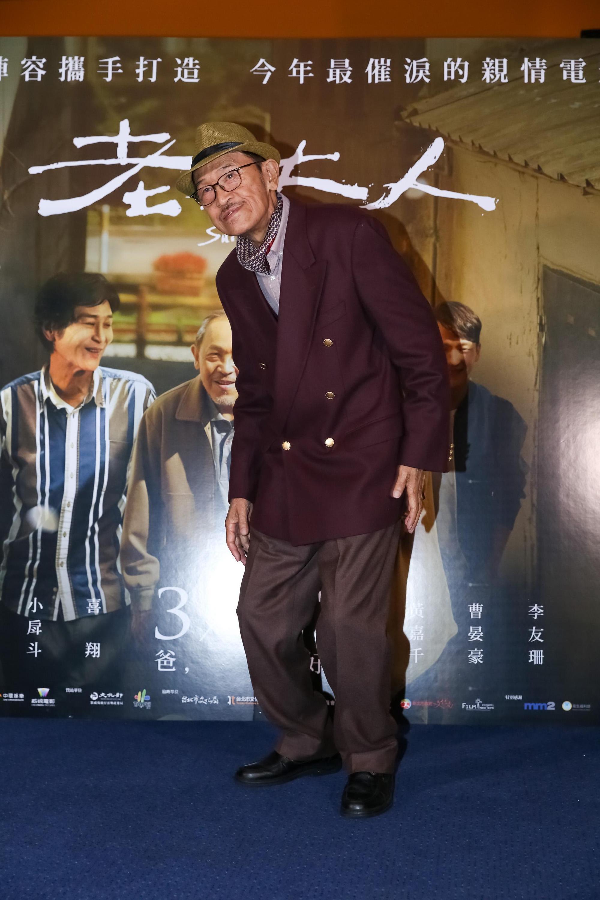 小戽斗私下風趣愛說笑,戲裡卻演活嚴肅又固執的老人家。(威視提供)
