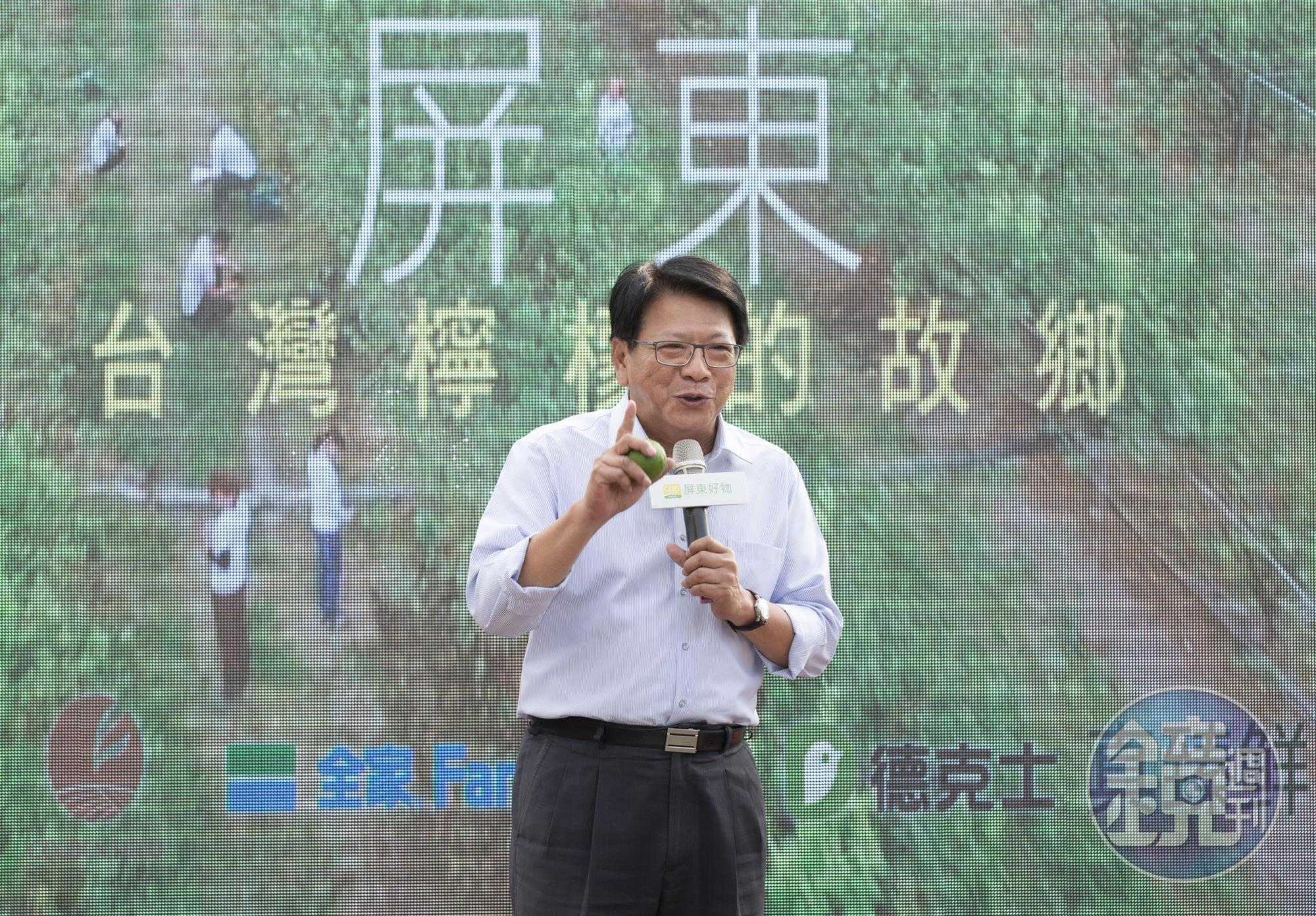 「最美台灣燈會」剛落幕,屏東縣長潘孟安攜手頂新集團旗下公司合作,幫助農民拚經濟。