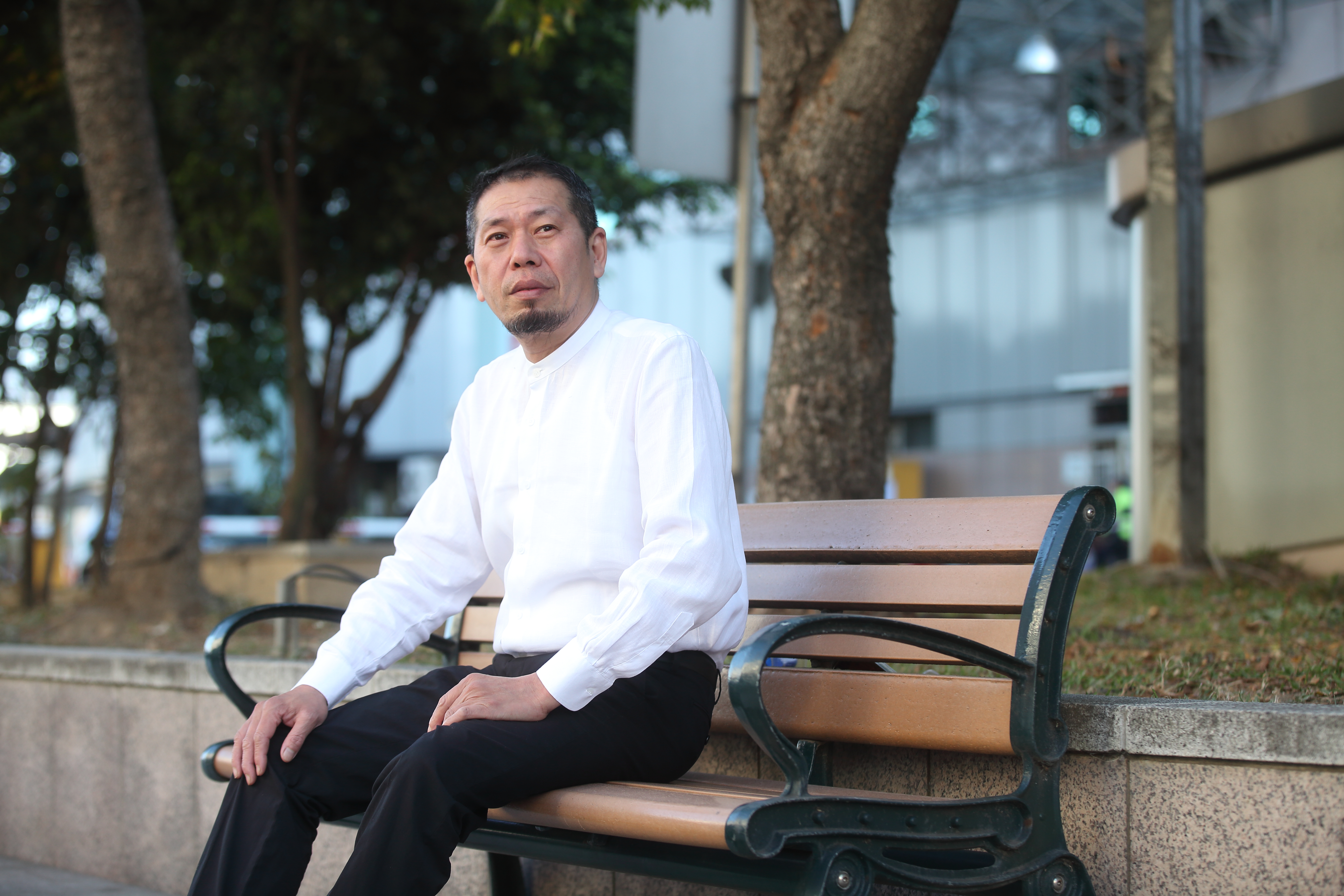 王火東因外遇再度離婚，他將上億房產都過戶給前妻。