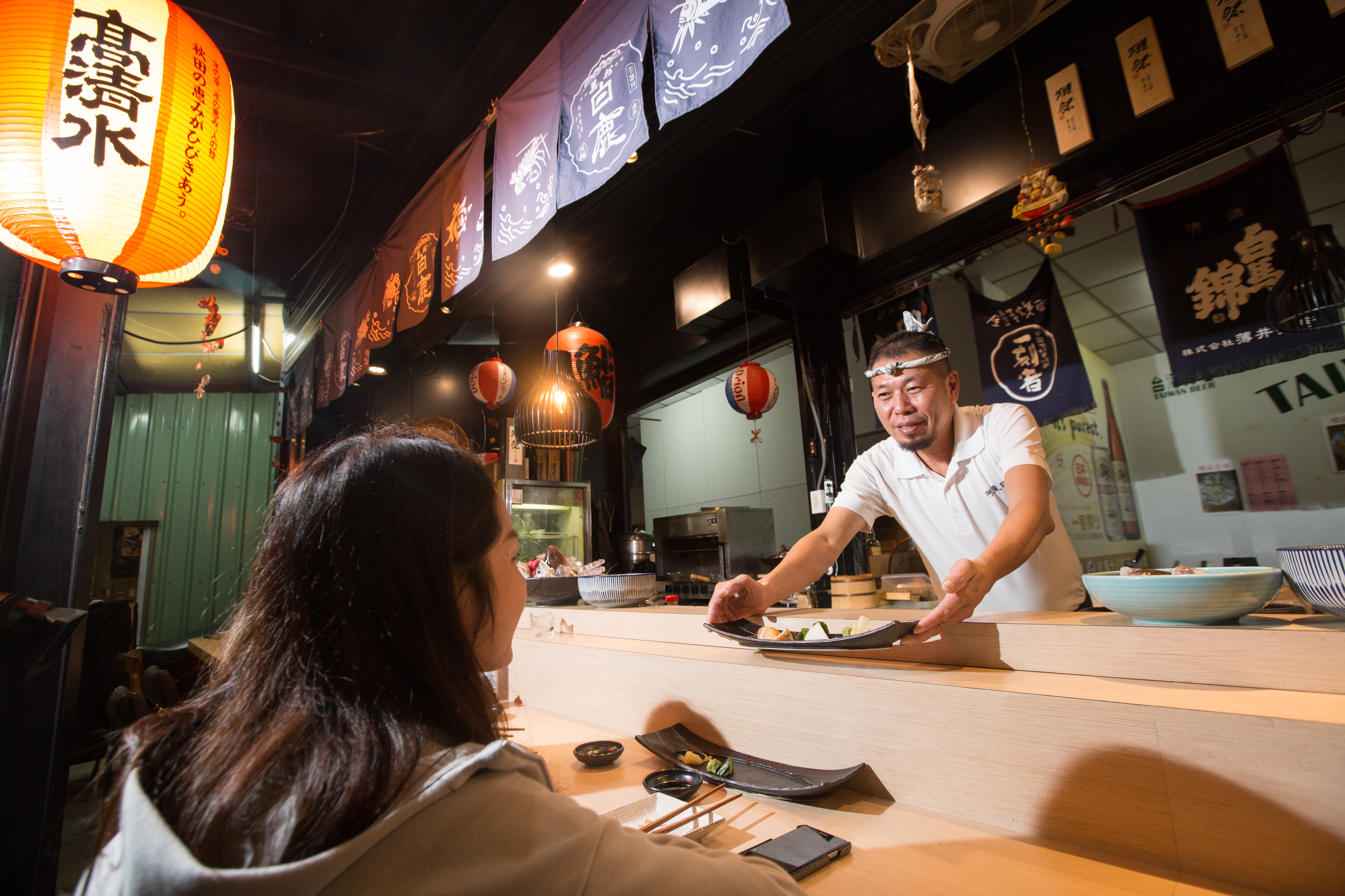 過去的感情世界轟轟烈烈，現在王火東（右）仍渴望愛情。