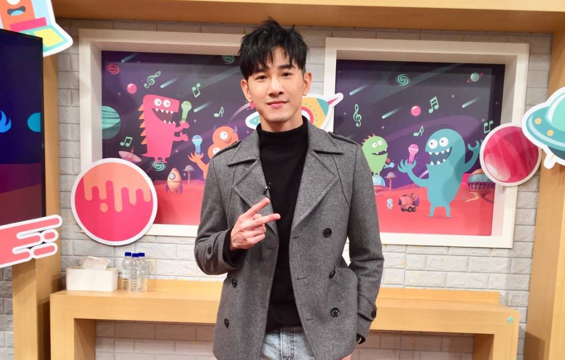 張立昂上17直播歌唱比賽節目《決戰17唱》，擔任歌唱比賽評審。（決戰17唱提供）