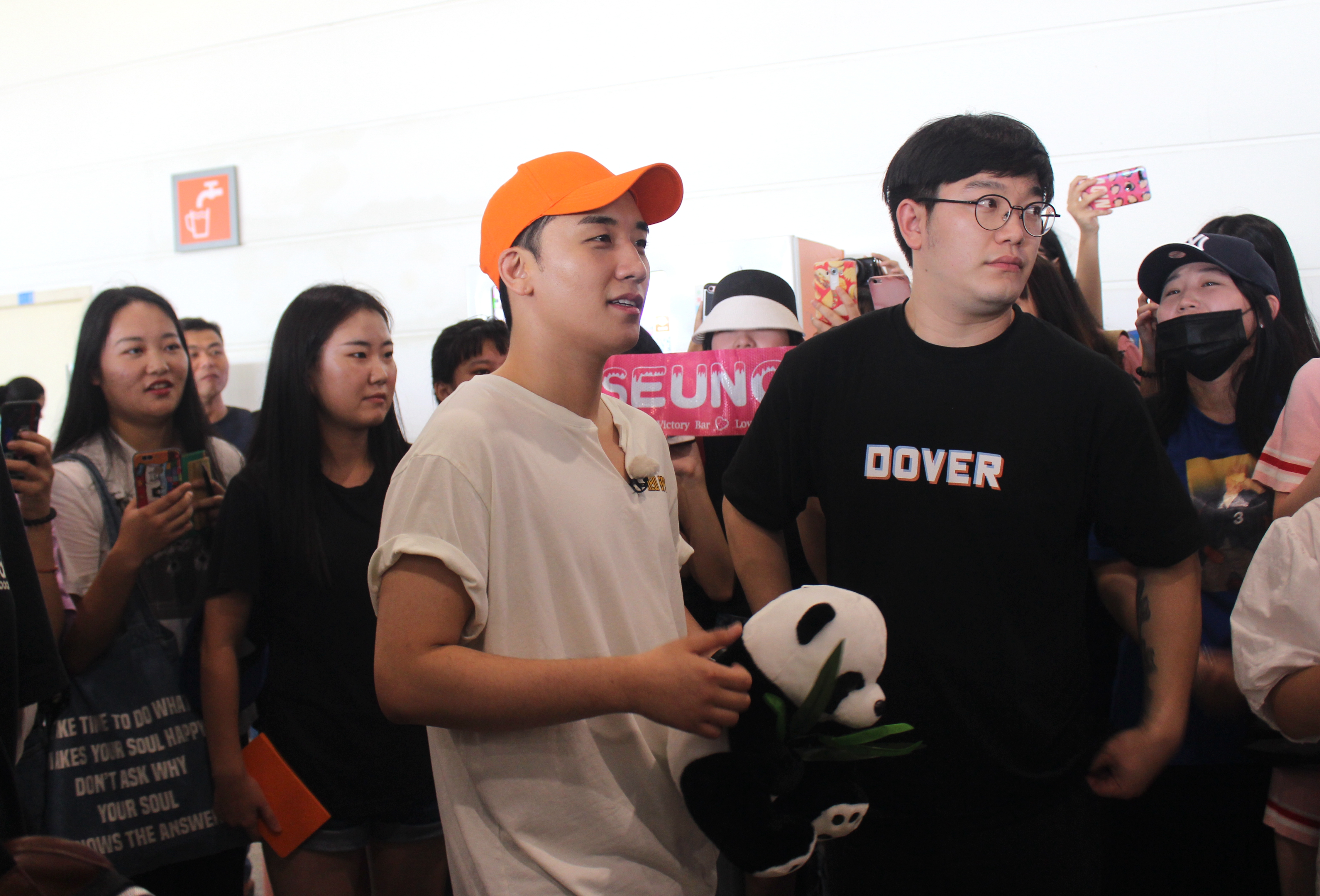 勝利性醜聞連環爆，疑與友人互相流通偷拍女性的私密影片，遭到全民抨擊。（東方IC）