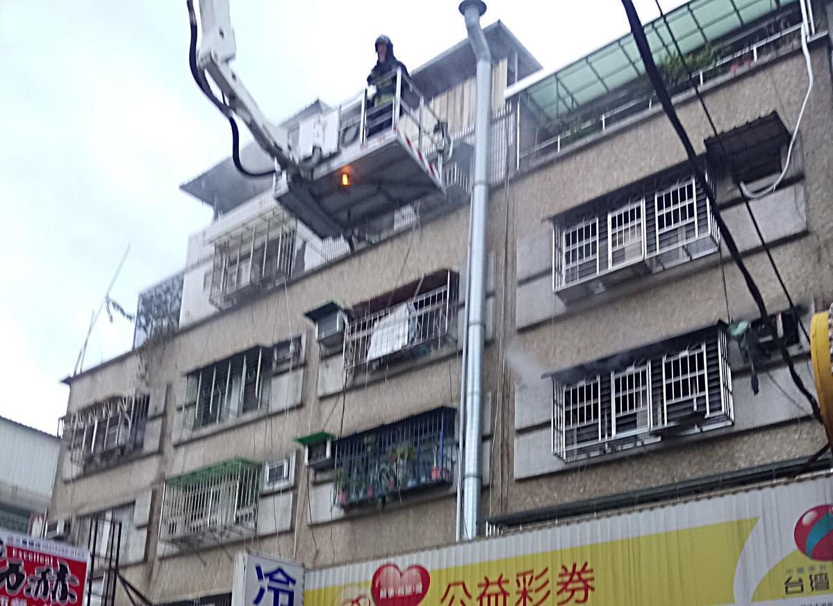 康龍住家去年初發生火警，妻子不幸喪命。（翻攝畫面）	