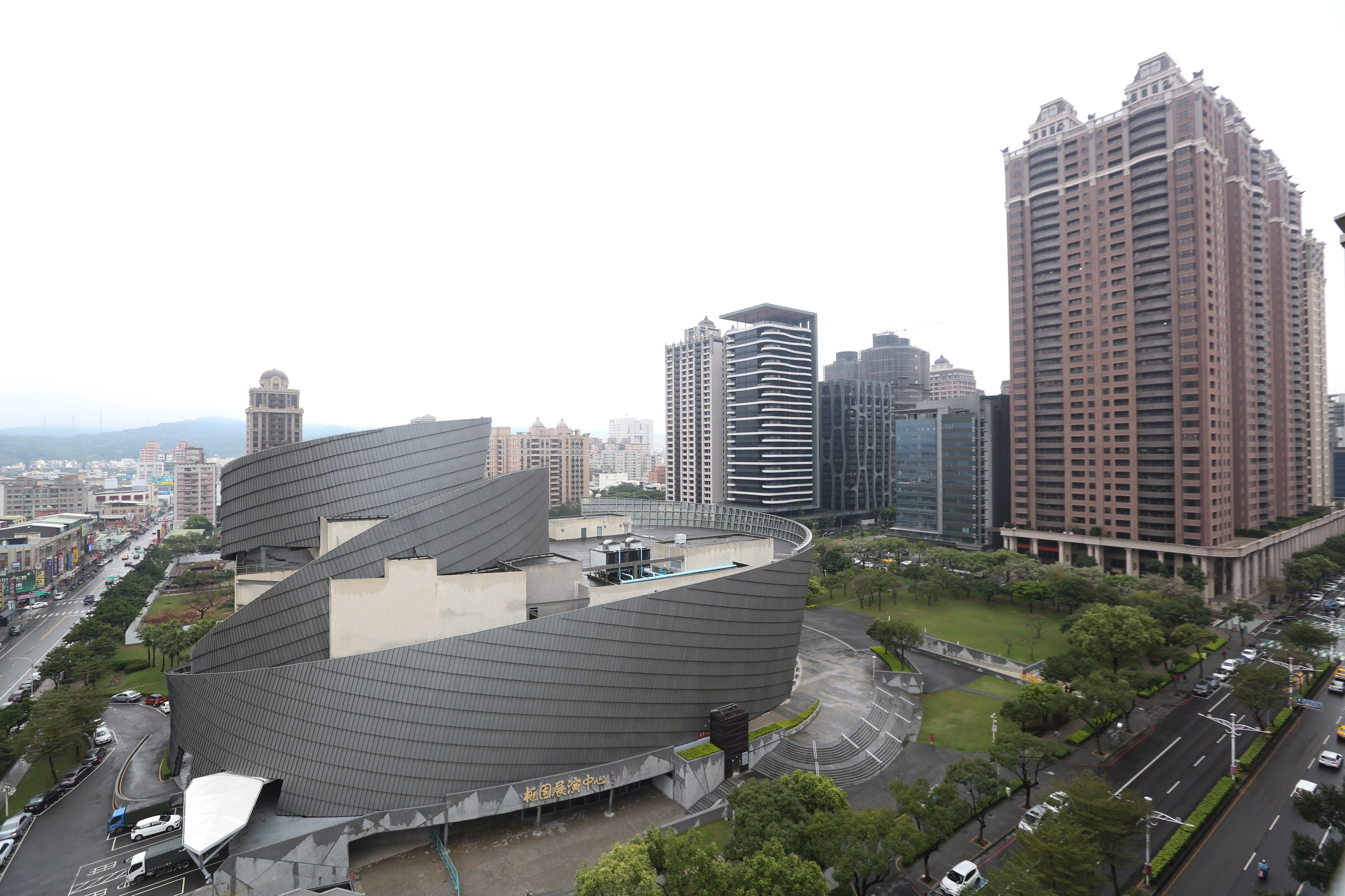 有業者拿出桃園藝文特區周邊物件，宣稱不用拿出一毛錢就能買房，未來還能脫手賣出獲利。