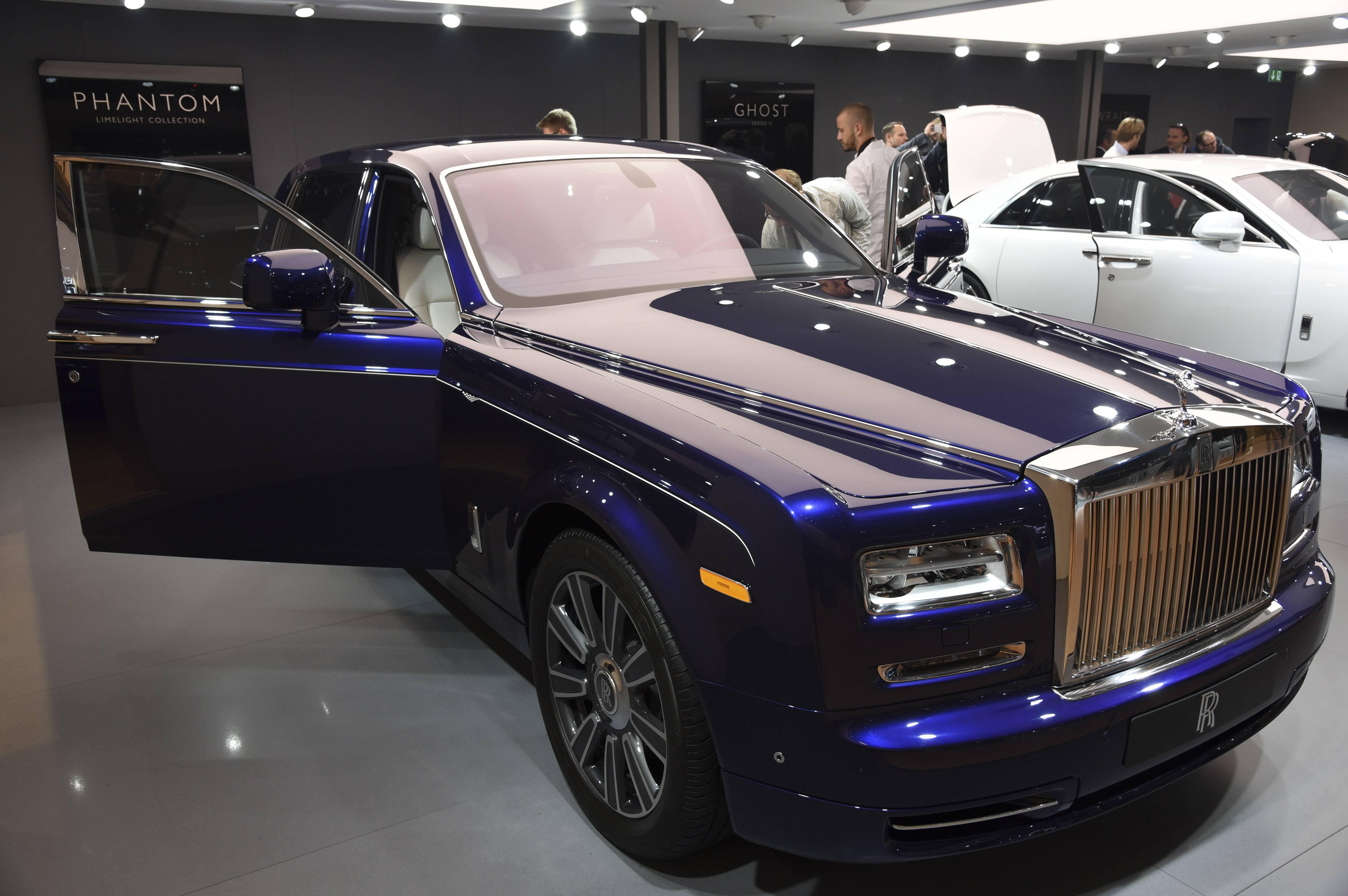 「用小錢入股，就能開千萬名車代步。」此為類直銷投資話術，小心血本無歸。（東方IC）