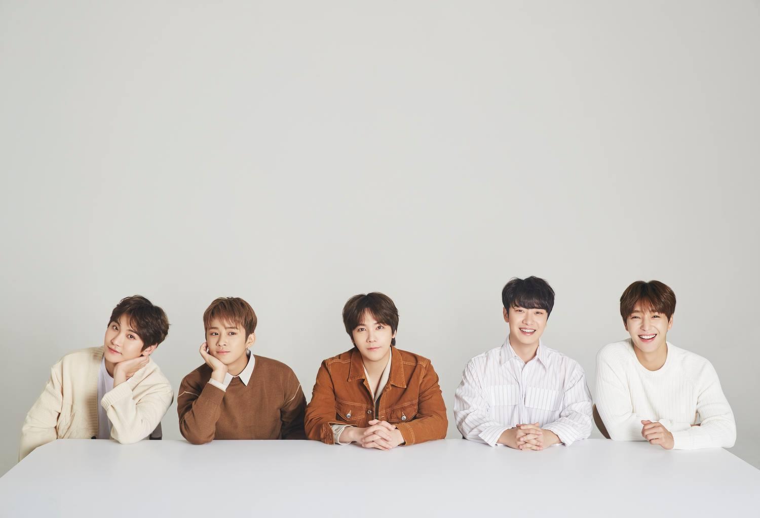 FTISLAND崔鍾訓（右）被捲入分享偷拍影片事件，FNC發表聲明表示與他無關。（翻攝自FTISLAND臉書）
