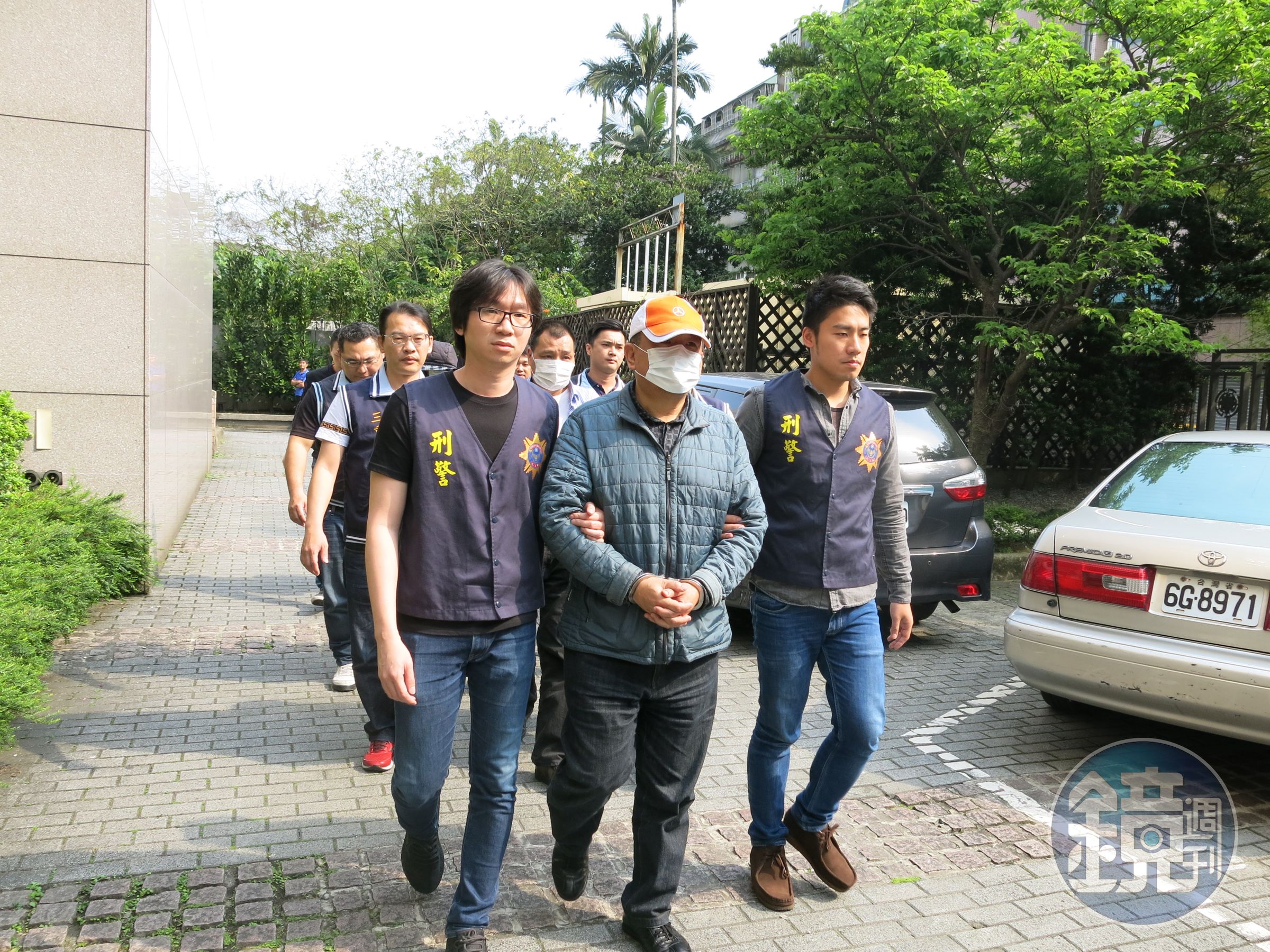 刑事局拘提溫欽煌組長等幫眾到案。（警方提供）