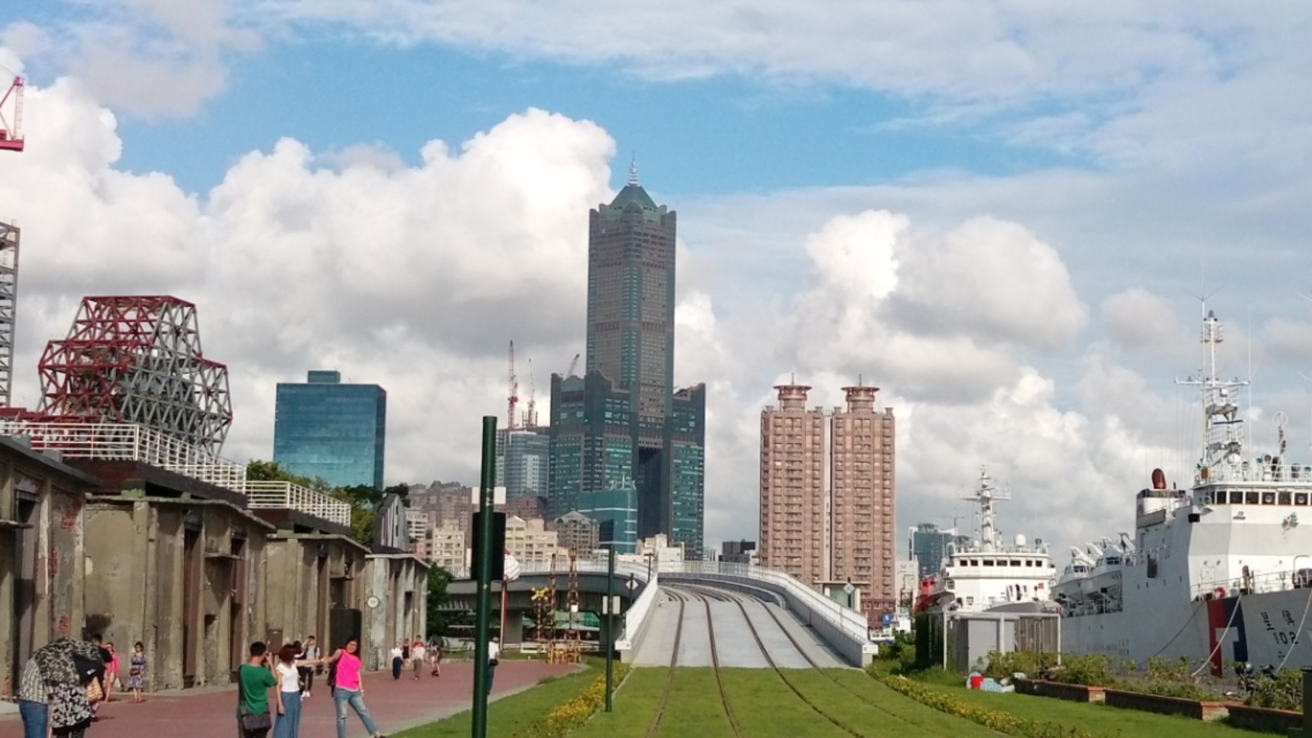 高雄地標85大樓法拍案，由海霸王54億搶下34及35樓、與37至85樓。