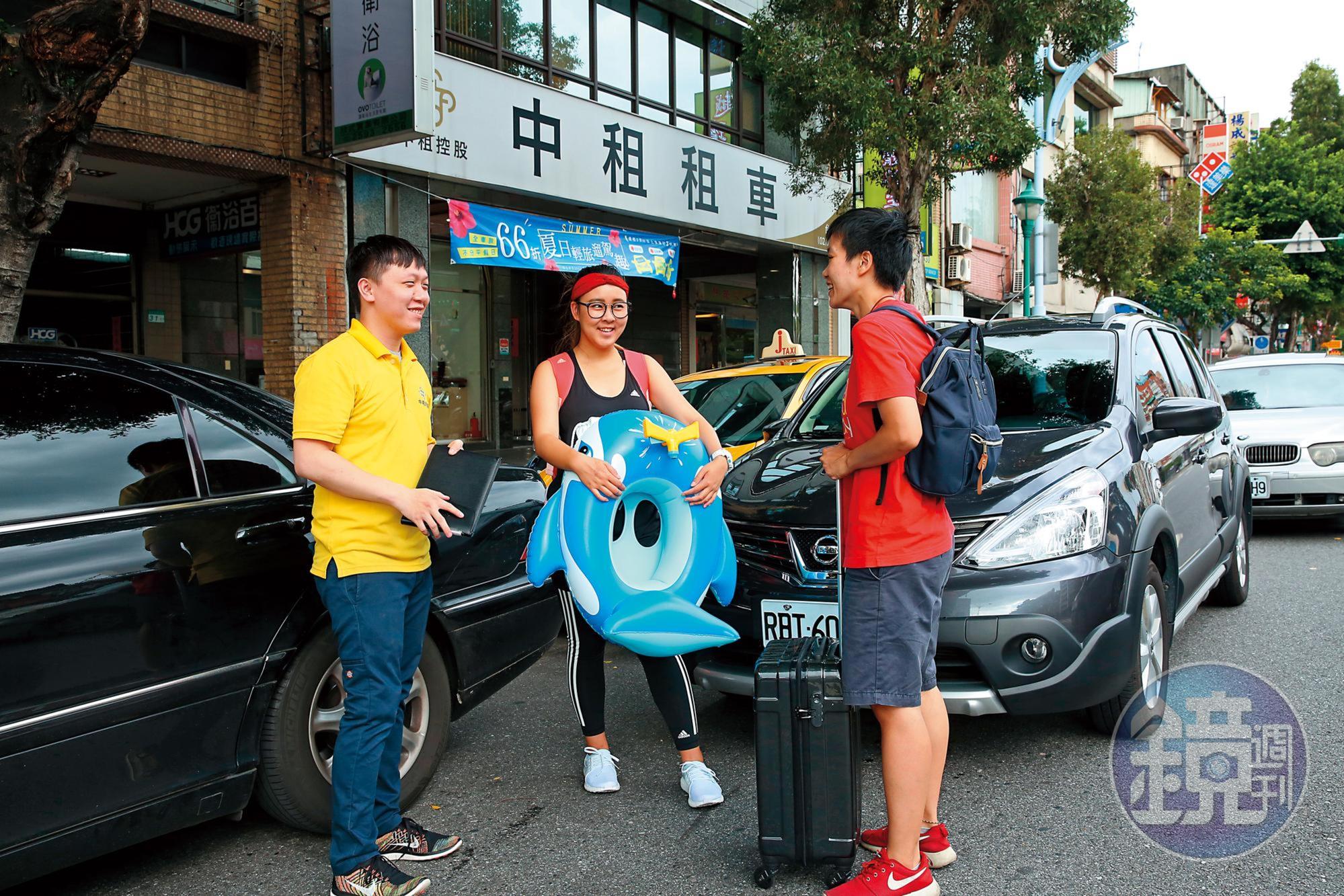 許凱迪去年到花蓮旅行，想租車卻大排長龍，因此逢低買進中租，3個月報酬率18%。
