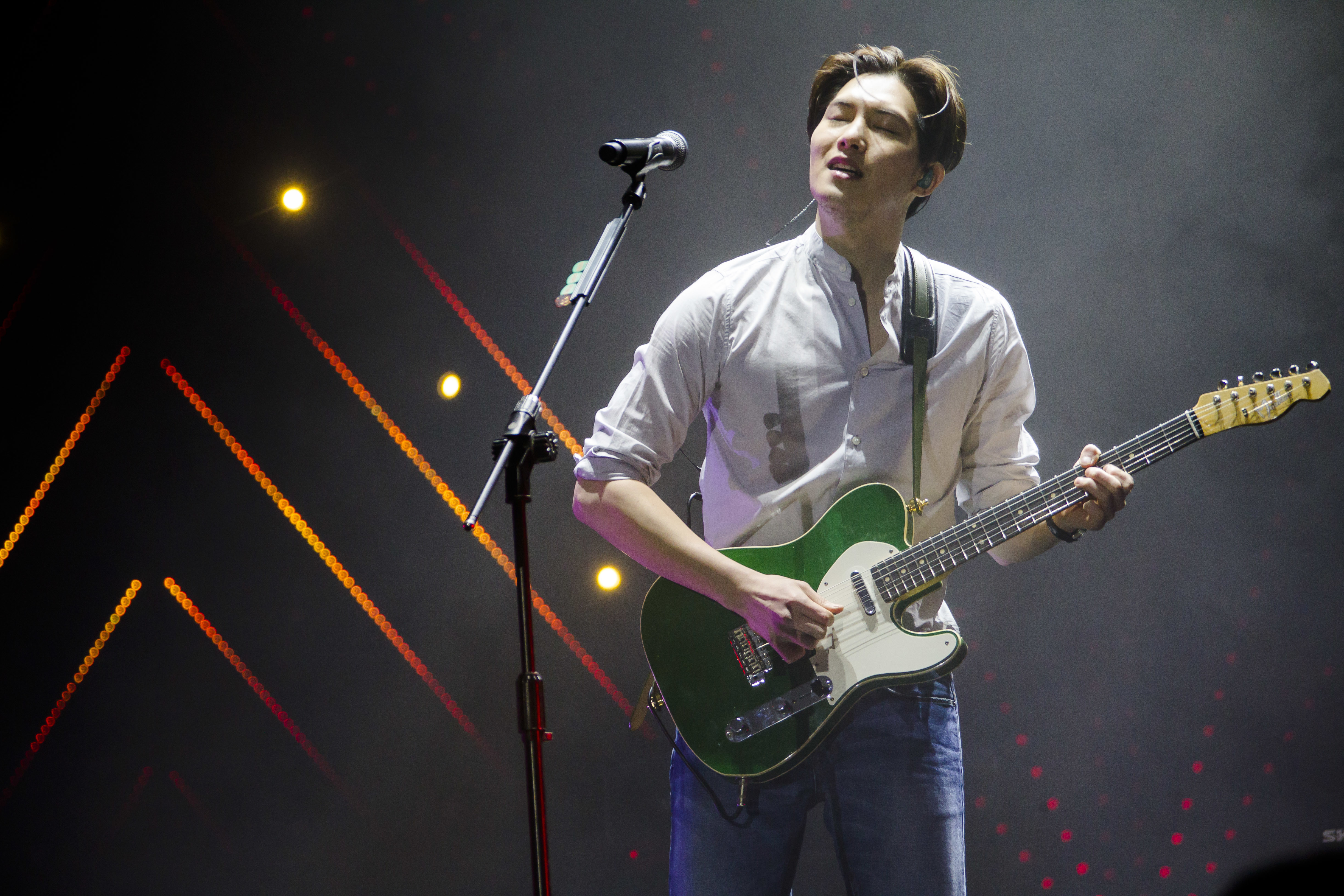 李宗泫過去性騷擾醜聞再度被網友揭發，不但襲胸師妹AOA惠晶，甚至連「少女時代」潤娥也疑似慘遭他伸鹹豬手。（東方IC）