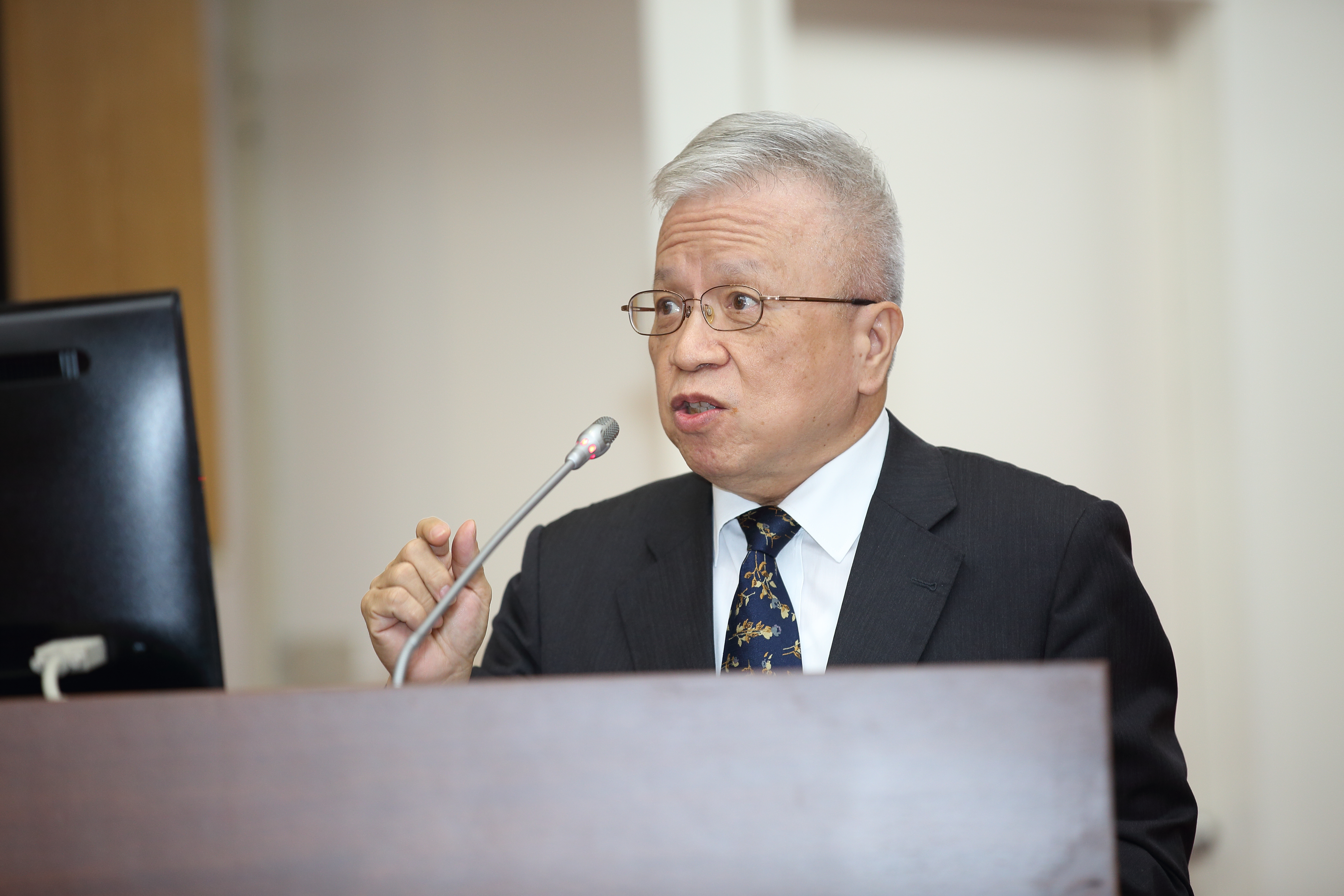 央行副總裁嚴宗大對於徵工友事件說明。