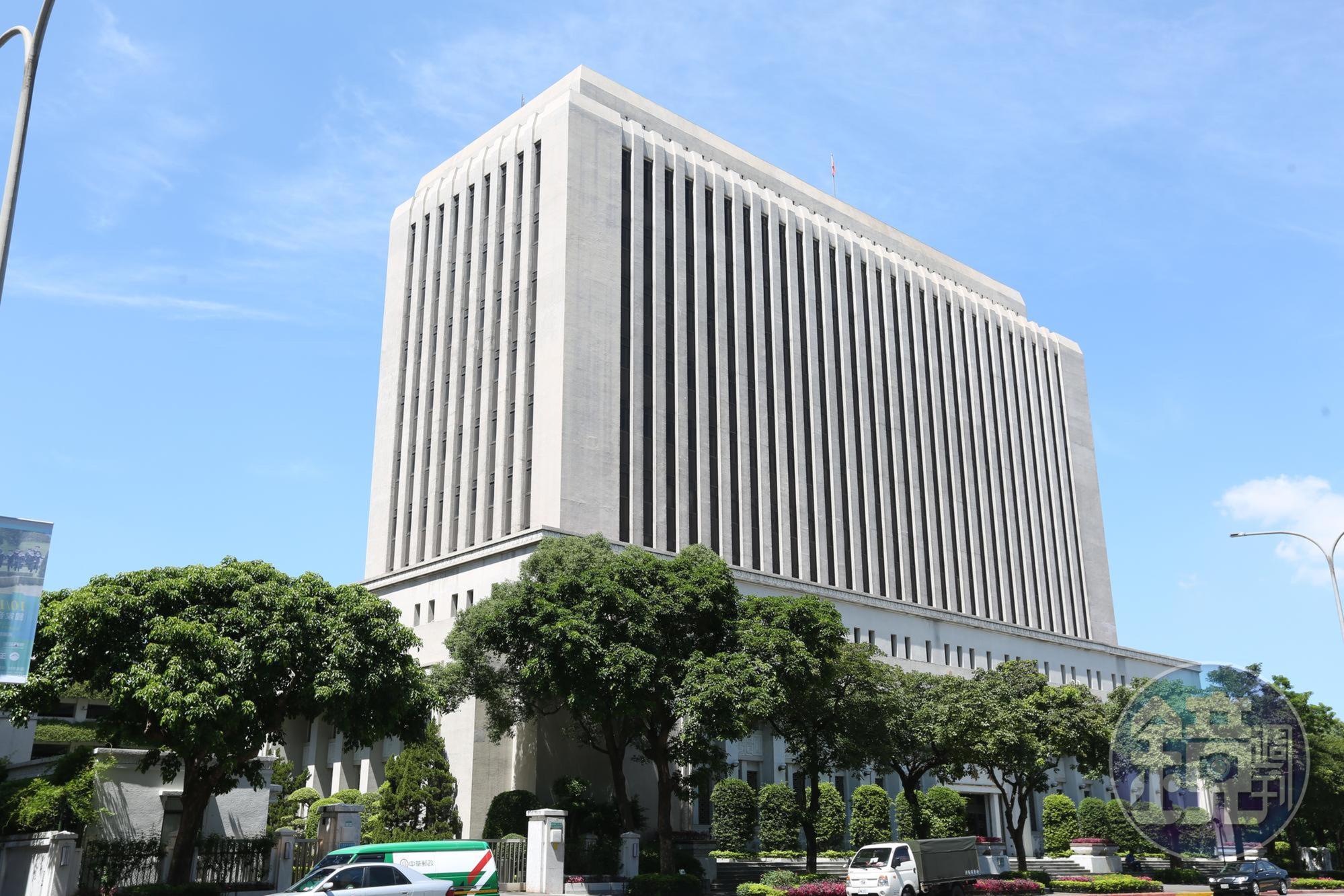 中央銀行日前被爆出徵工友卻羅列國手條件。